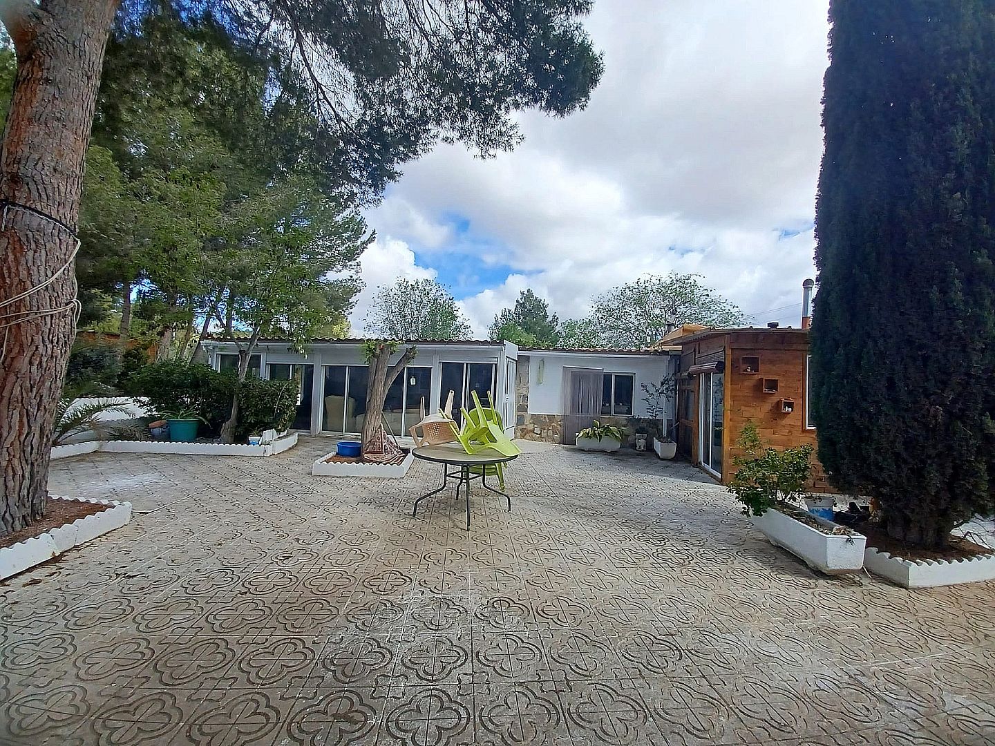 5 Bedroom 1 Bathroom Villa in Sax