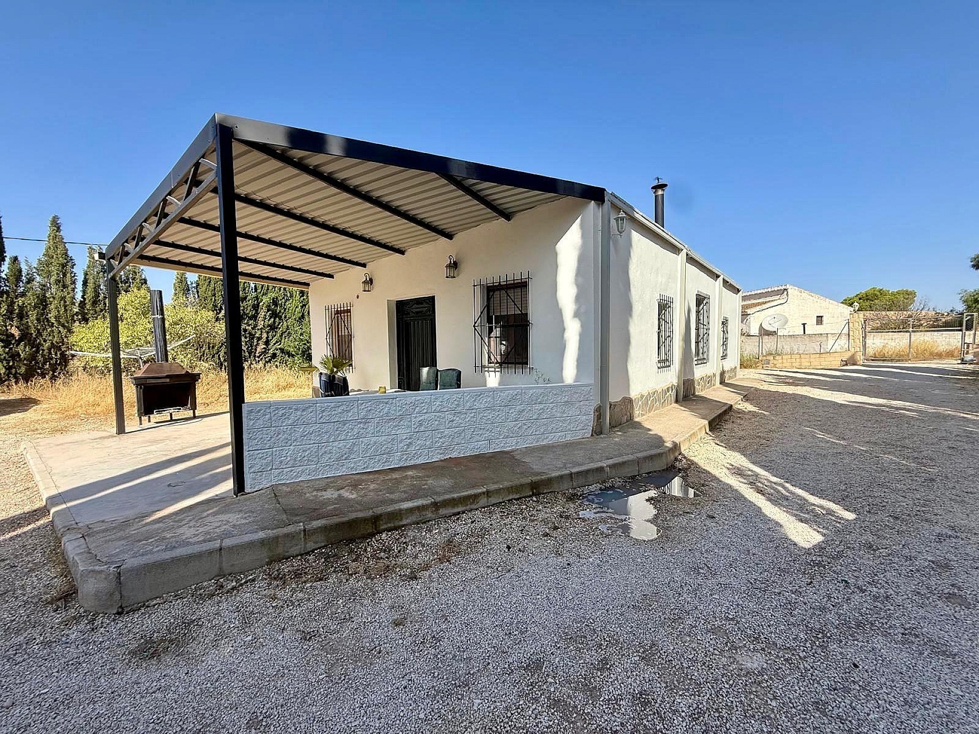 Resale - 5 Bedroom 2 Bathroom Country house in Pinoso -  - Alicante