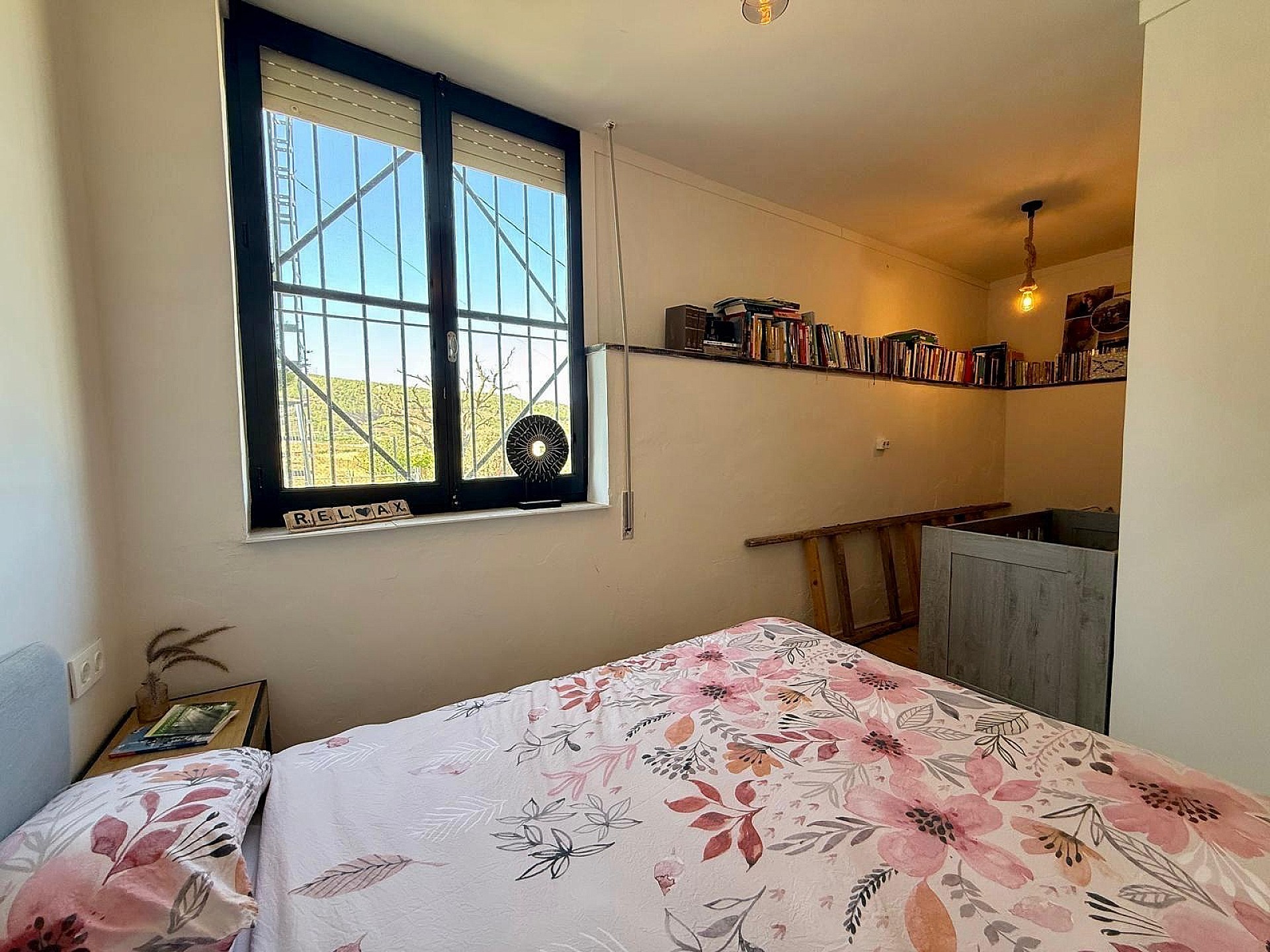 Resale - 5 Bedroom 2 Bathroom Country house in Pinoso -  - Alicante