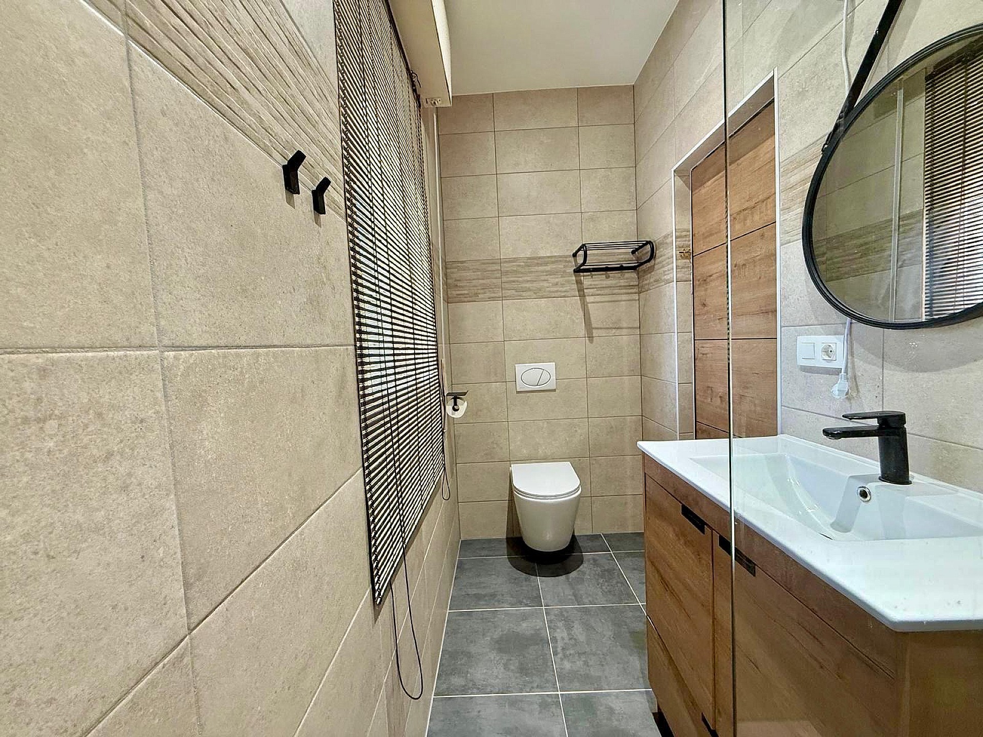 Resale - 5 Bedroom 2 Bathroom Country house in Pinoso -  - Alicante