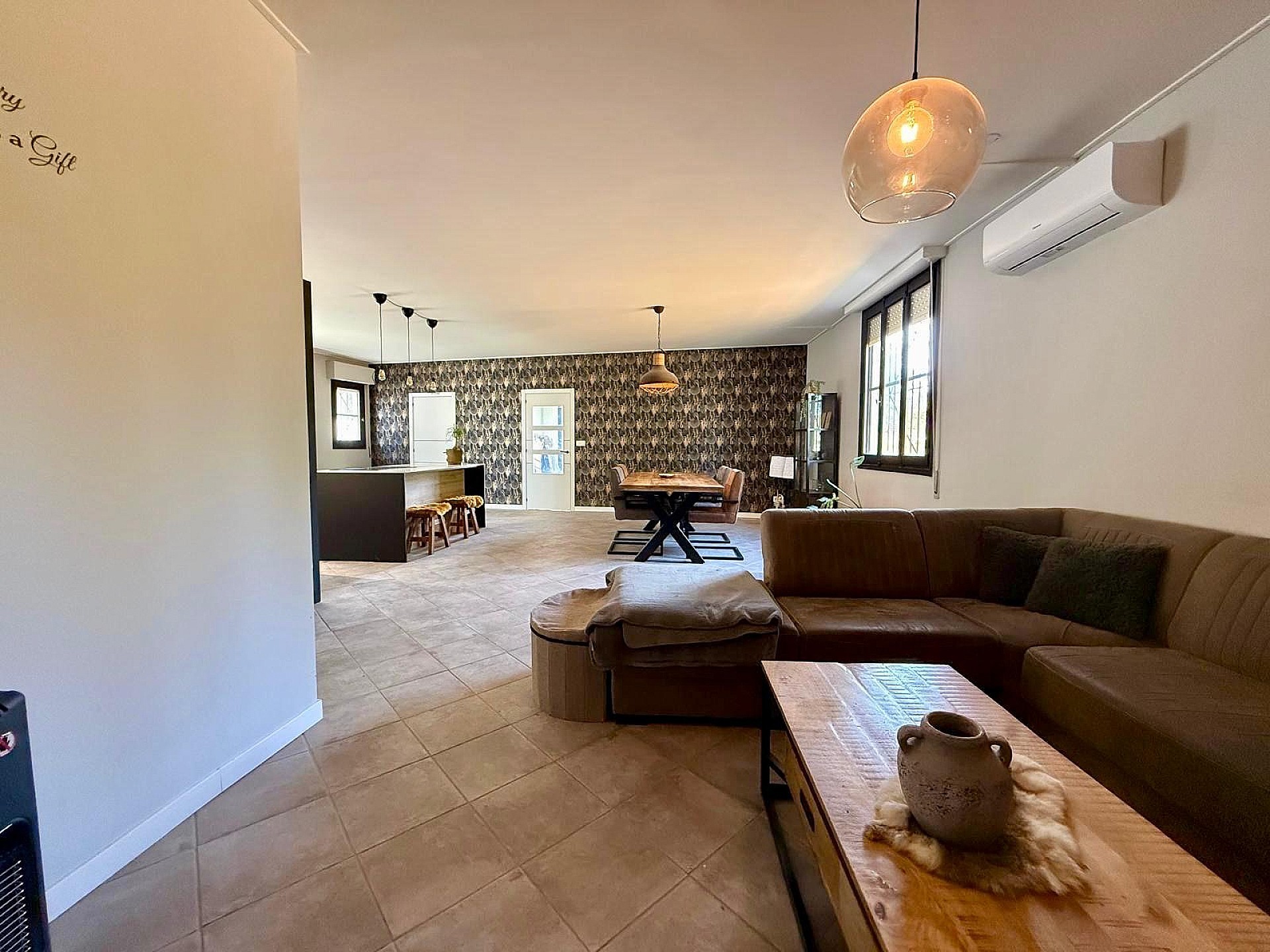 Resale - 5 Bedroom 2 Bathroom Country house in Pinoso -  - Alicante