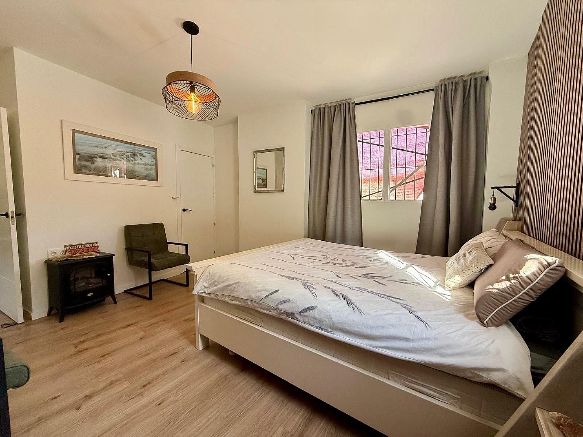 Resale - 5 Bedroom 2 Bathroom Country house in Pinoso -  - Alicante