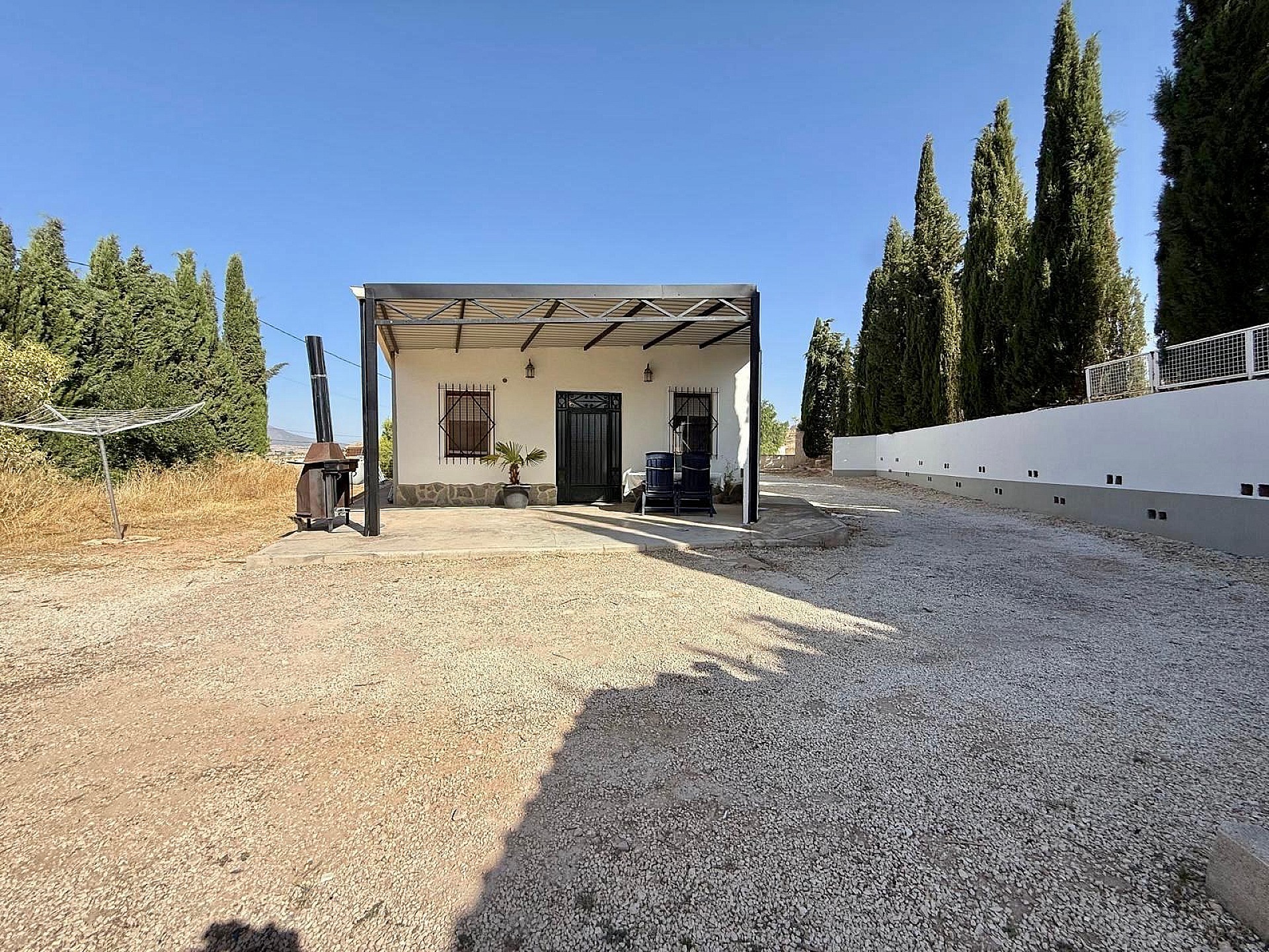 Resale - 5 Bedroom 2 Bathroom Country house in Pinoso -  - Alicante