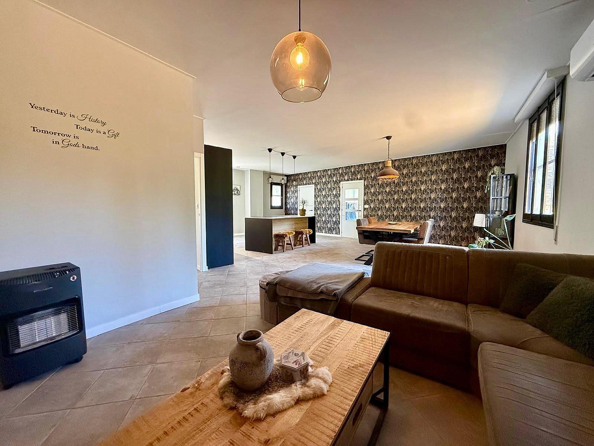 Resale - 5 Bedroom 2 Bathroom Country house in Pinoso -  - Alicante
