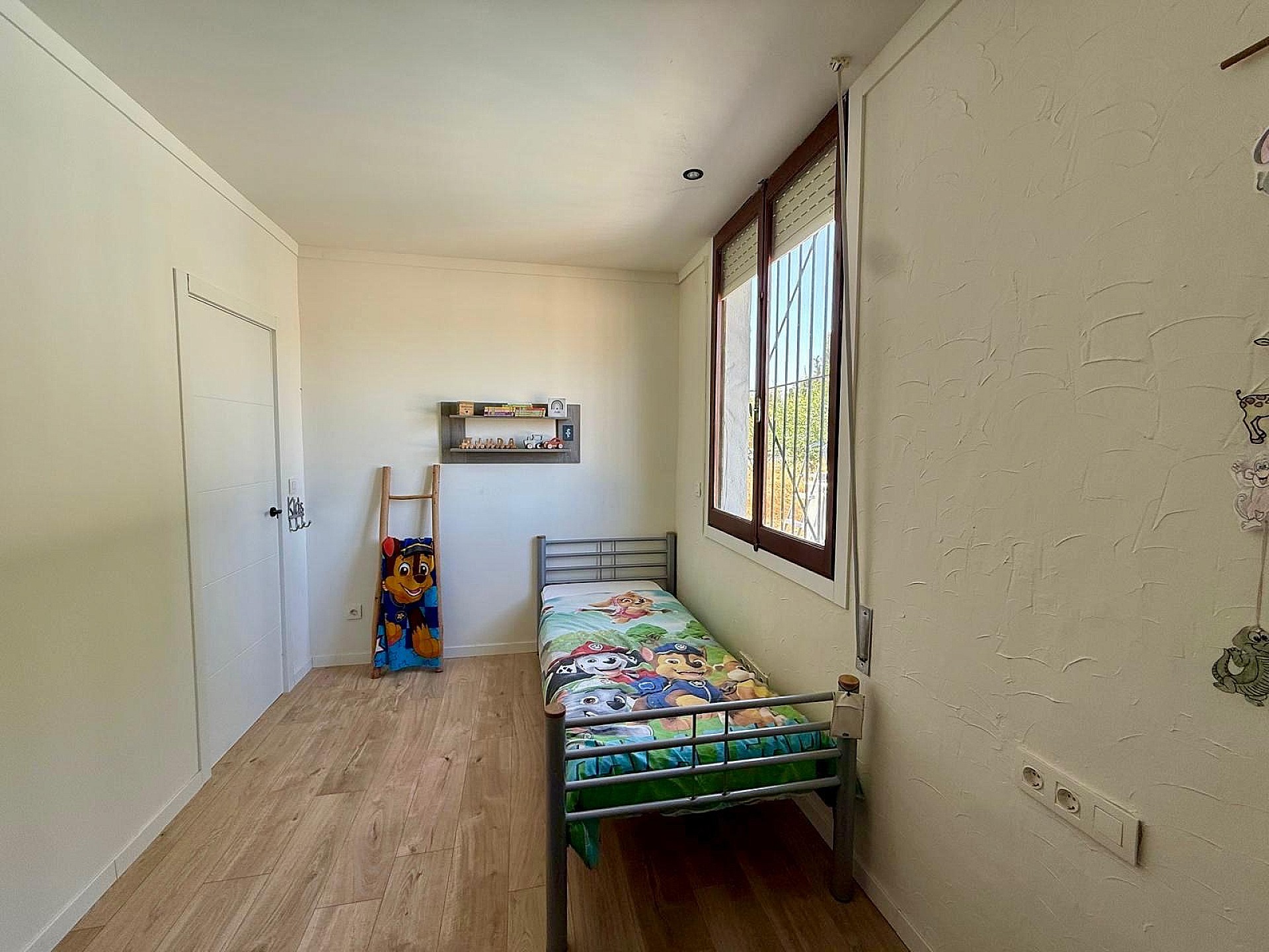 Resale - 5 Bedroom 2 Bathroom Country house in Pinoso -  - Alicante