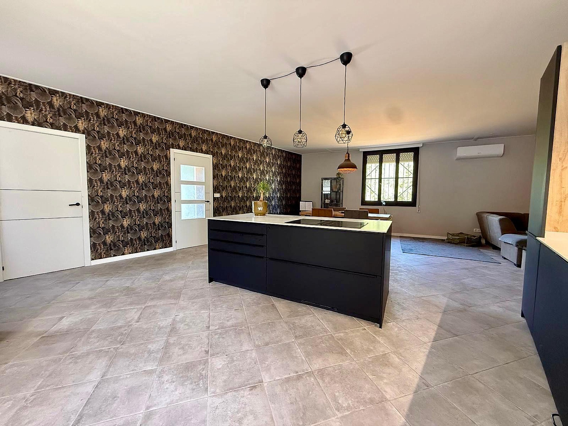 Resale - 5 Bedroom 2 Bathroom Country house in Pinoso -  - Alicante