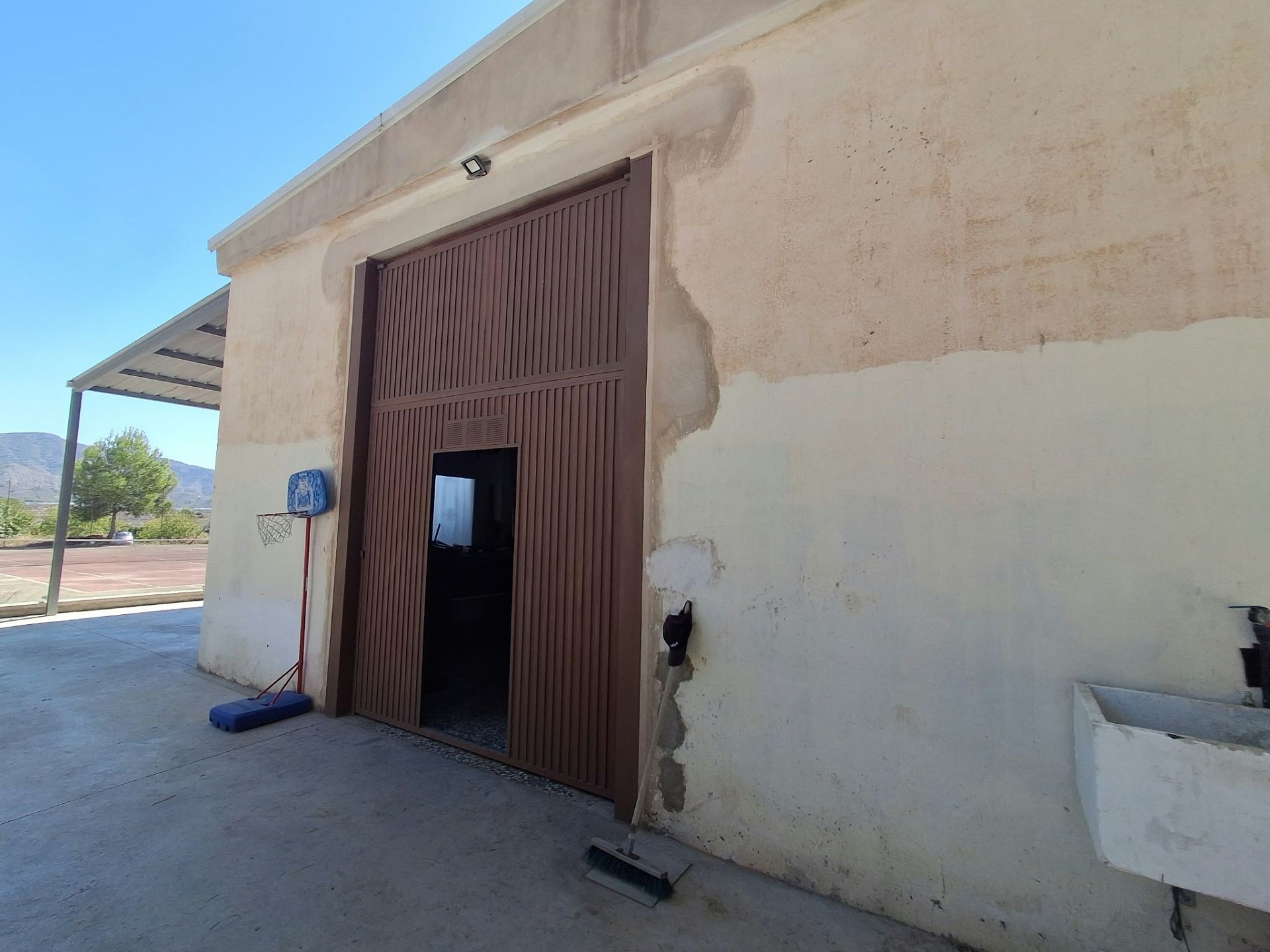 Resale - 7 Bedroom 5 Bathroom Villa in Sax -  - Alicante