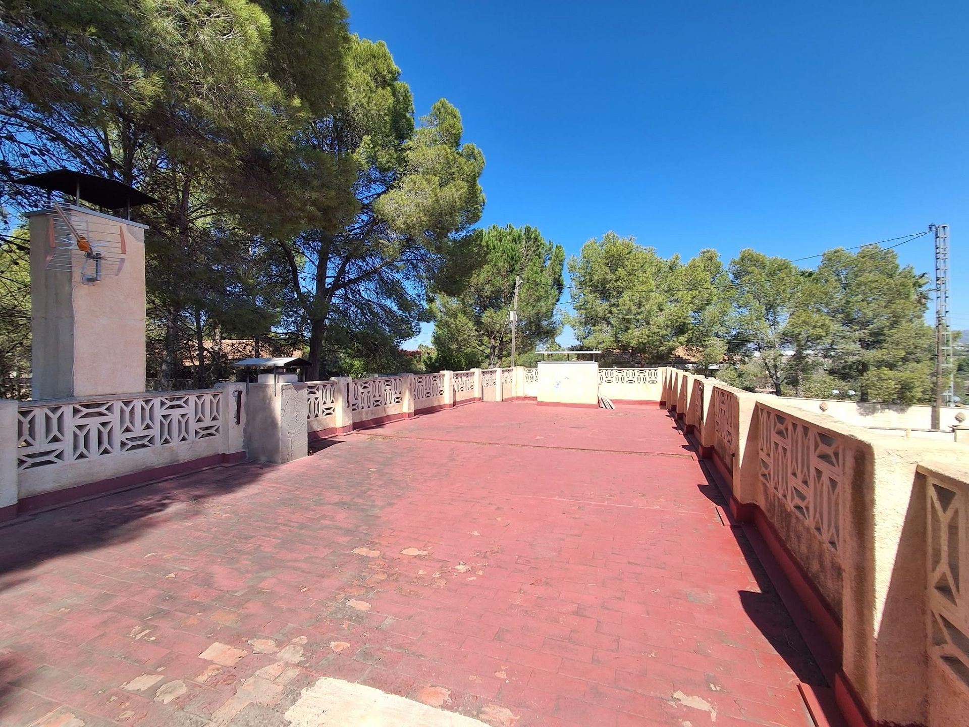 Resale - 7 Bedroom 5 Bathroom Villa in Sax -  - Alicante