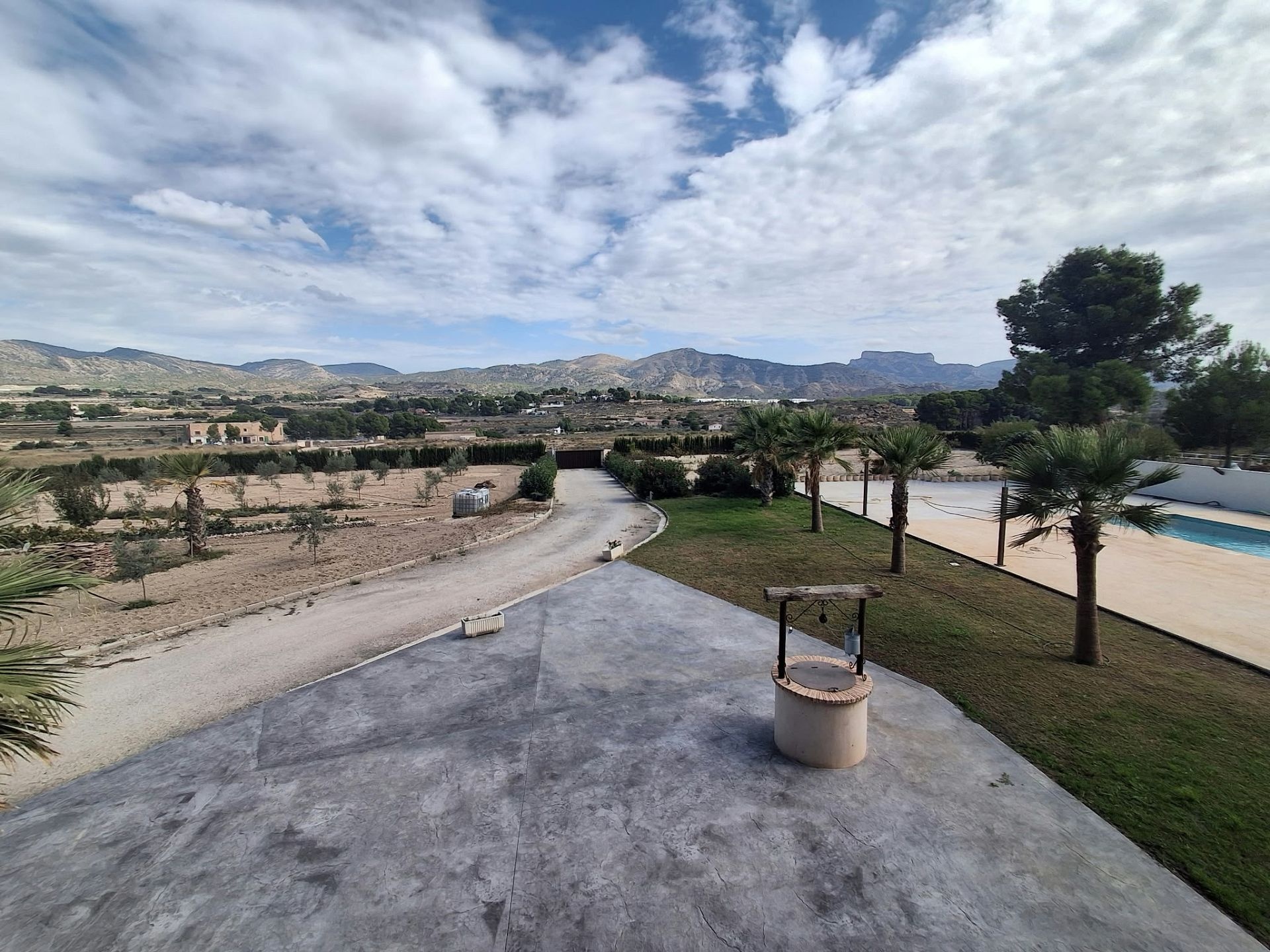 Resale - 7 Bedroom 5 Bathroom Villa in Sax -  - Alicante