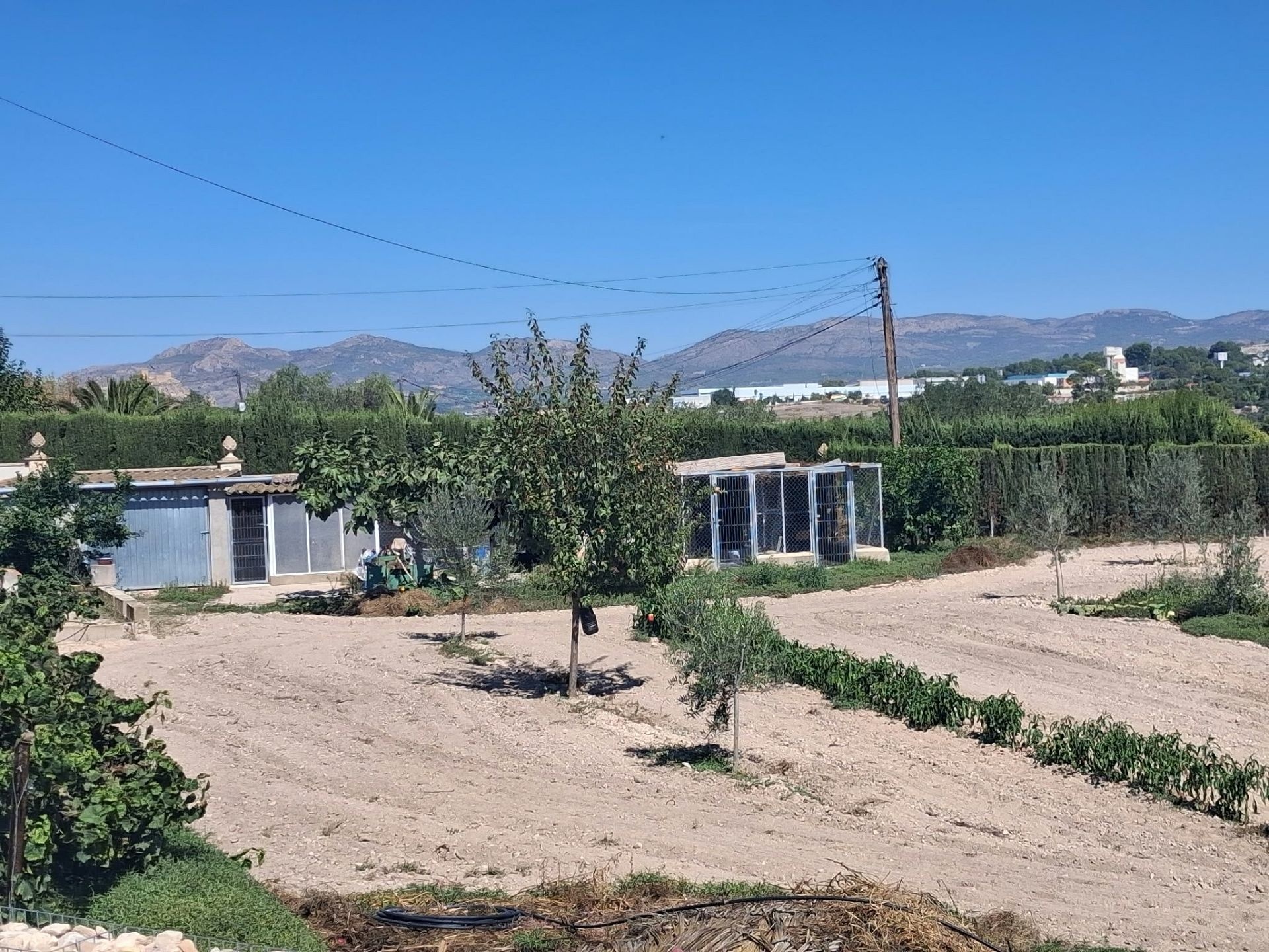 Resale - 7 Bedroom 5 Bathroom Villa in Sax -  - Alicante