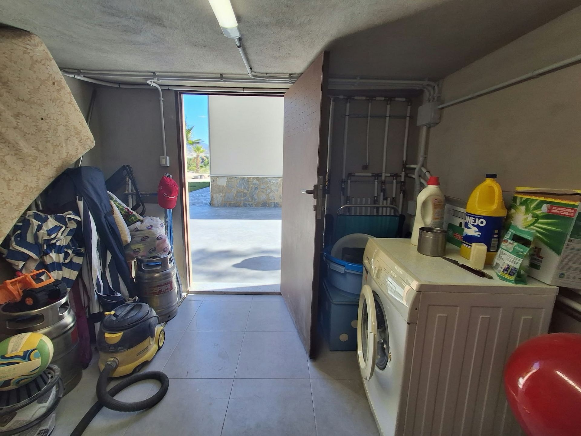 Resale - 7 Bedroom 5 Bathroom Villa in Sax -  - Alicante