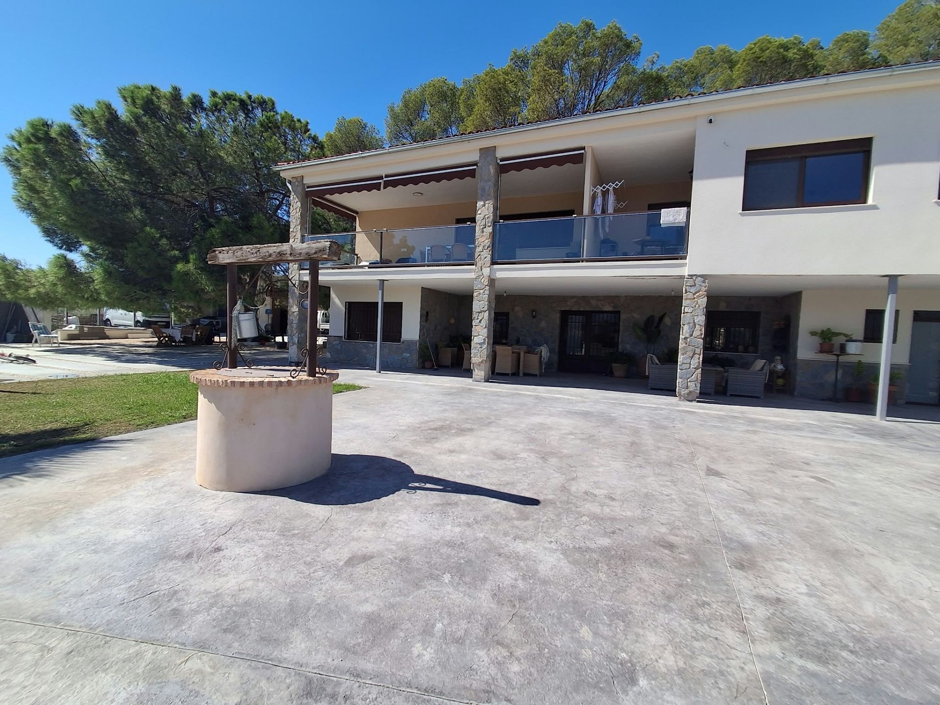 Resale - 7 Bedroom 5 Bathroom Villa in Sax -  - Alicante