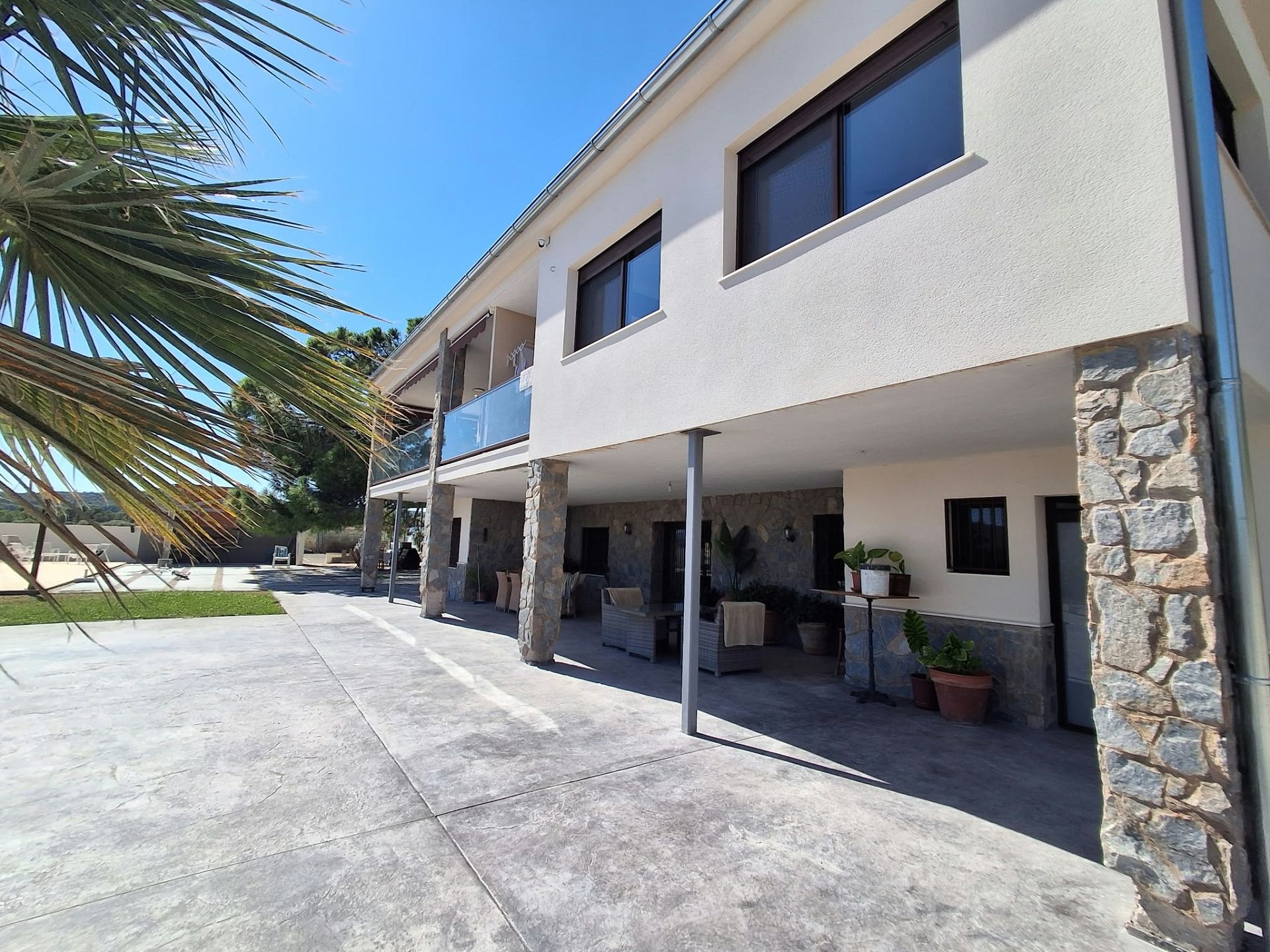 Resale - 7 Bedroom 5 Bathroom Villa in Sax -  - Alicante