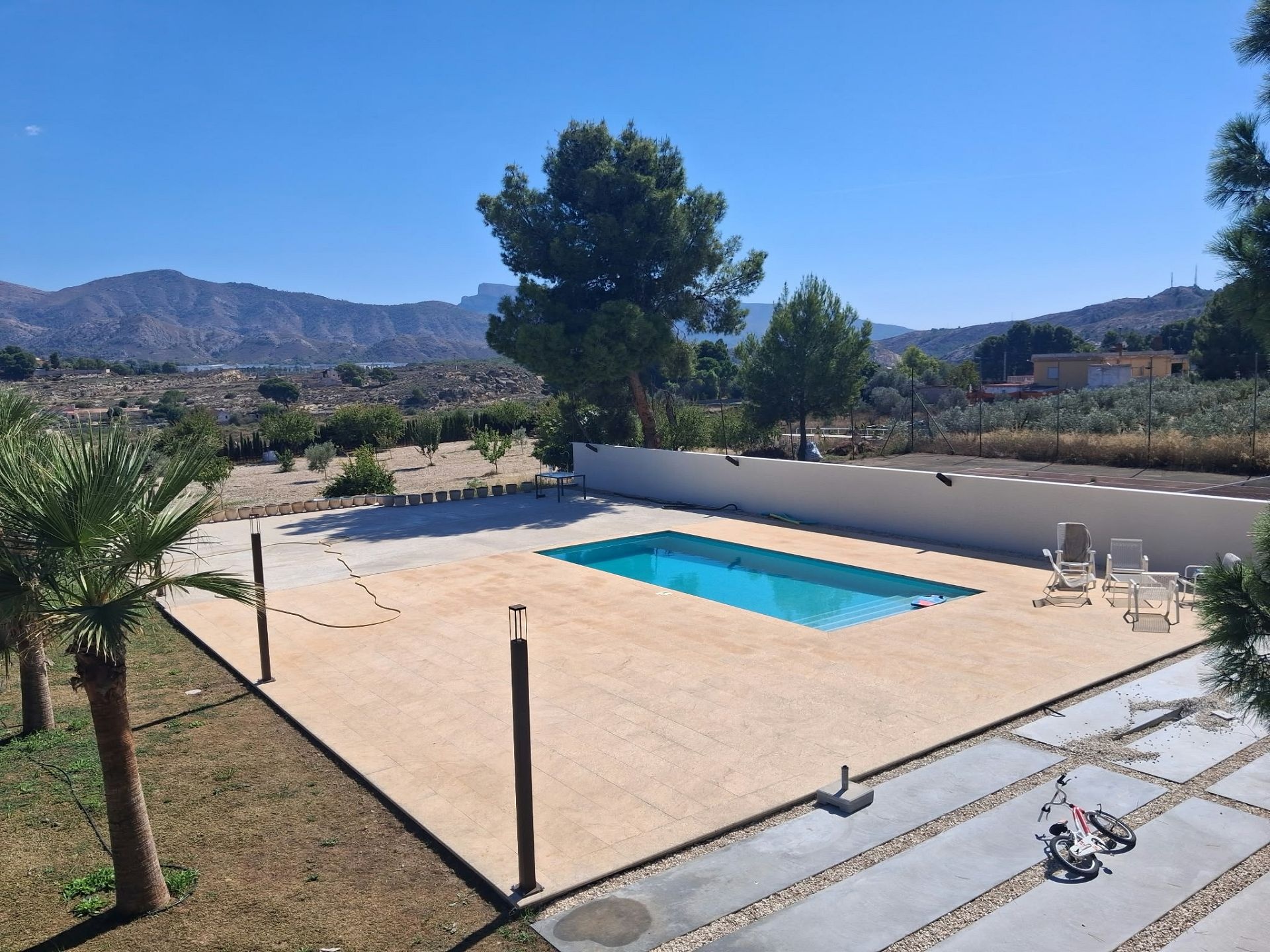 Resale - 7 Bedroom 5 Bathroom Villa in Sax -  - Alicante