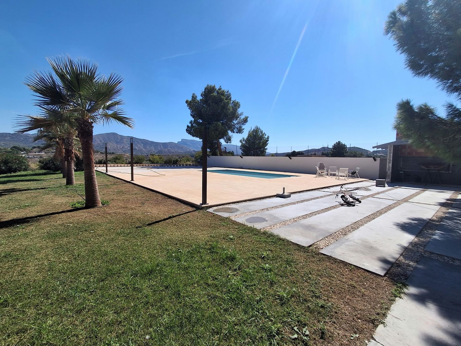 Resale - 7 Bedroom 5 Bathroom Villa in Sax -  - Alicante