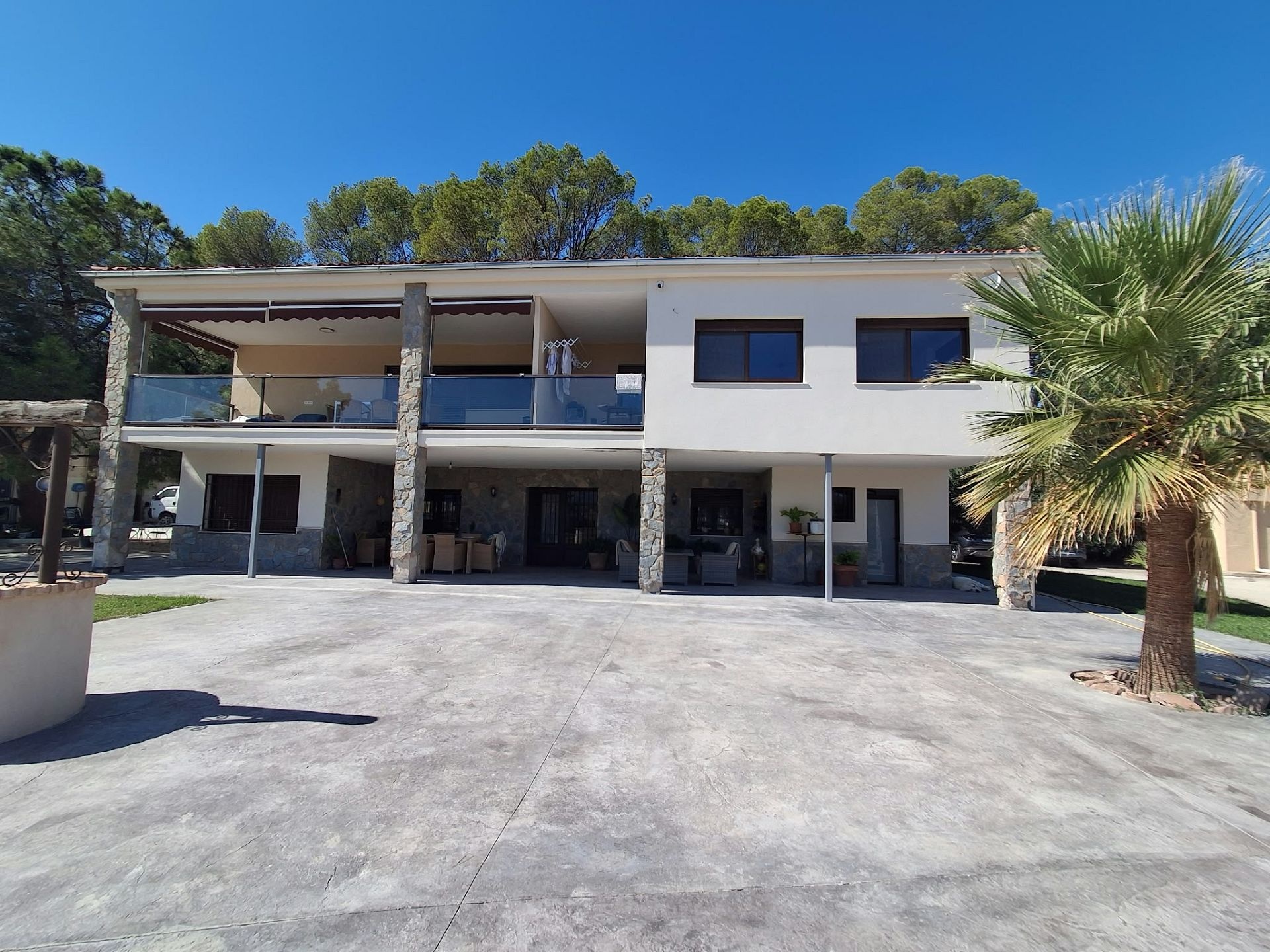 Resale - 7 Bedroom 5 Bathroom Villa in Sax -  - Alicante