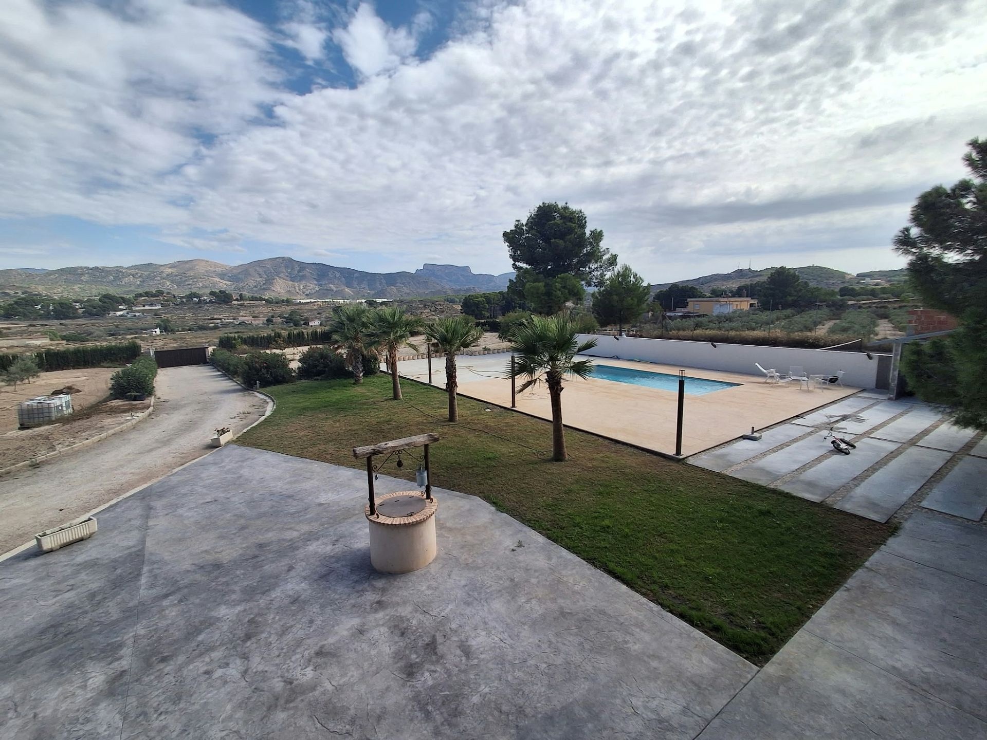 Resale - 7 Bedroom 5 Bathroom Villa in Sax -  - Alicante