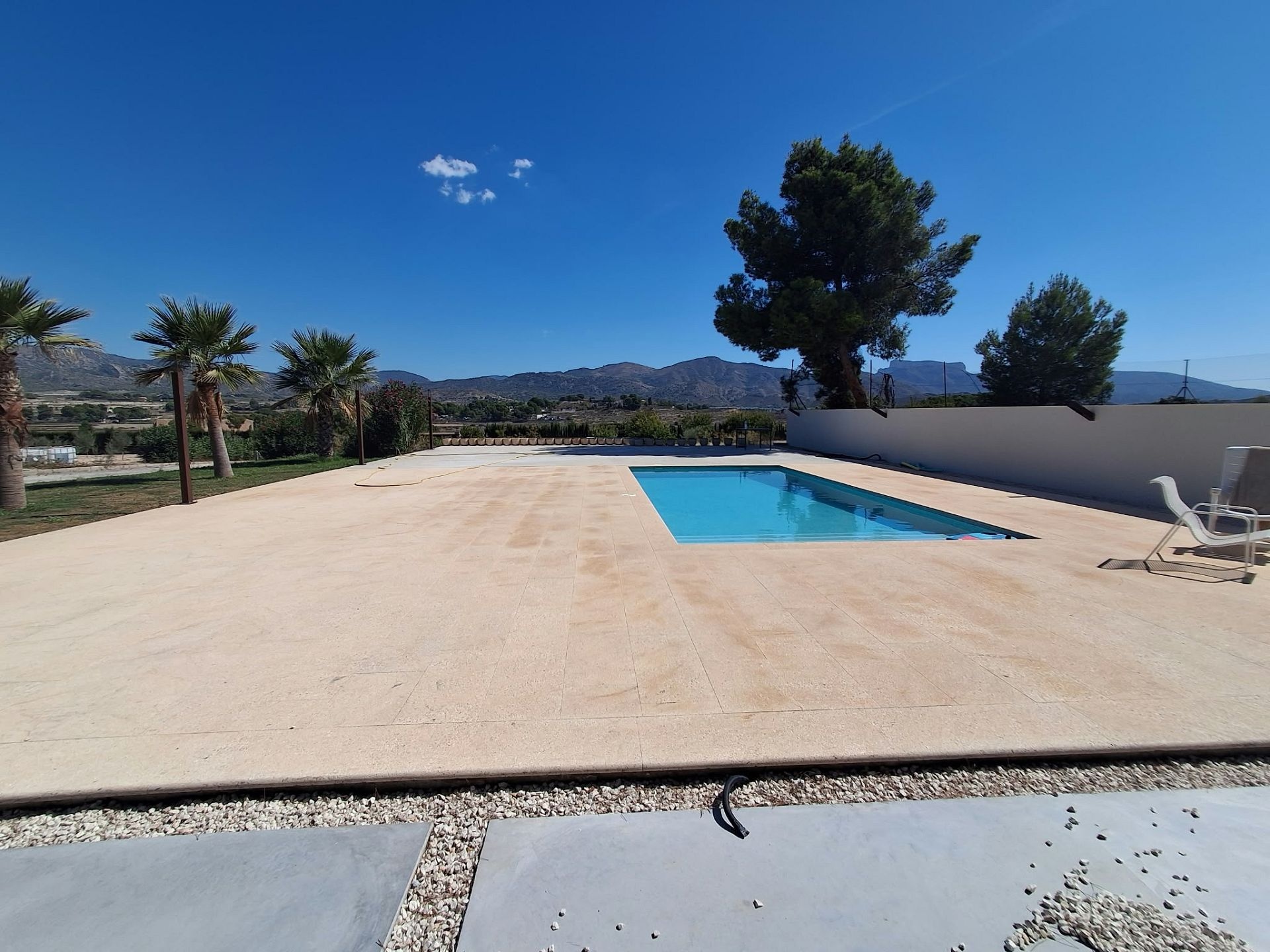 Resale - 7 Bedroom 5 Bathroom Villa in Sax -  - Alicante