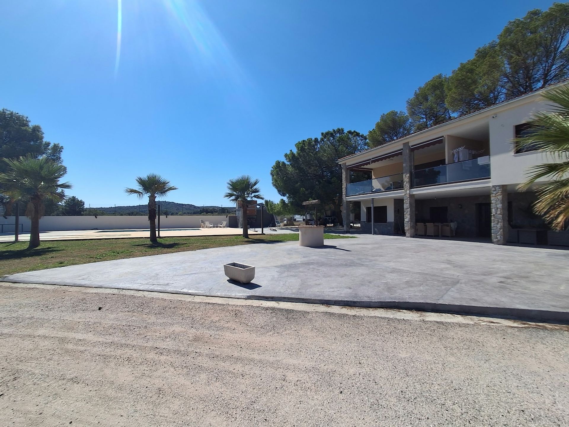 Resale - 7 Bedroom 5 Bathroom Villa in Sax -  - Alicante