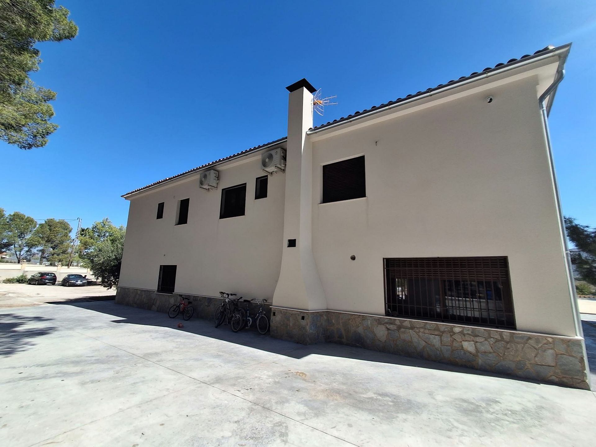 Resale - 7 Bedroom 5 Bathroom Villa in Sax -  - Alicante