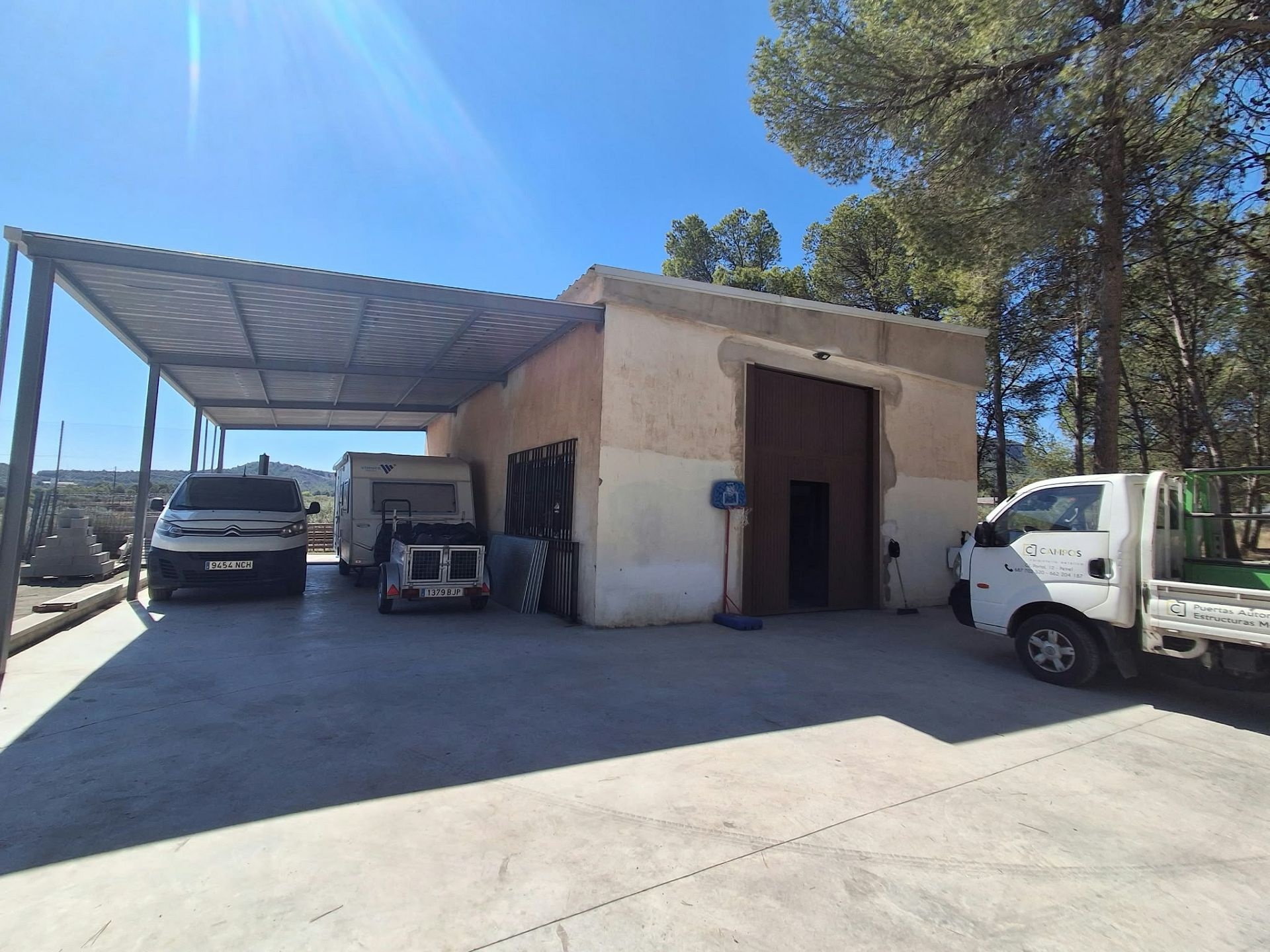 Resale - 7 Bedroom 5 Bathroom Villa in Sax -  - Alicante