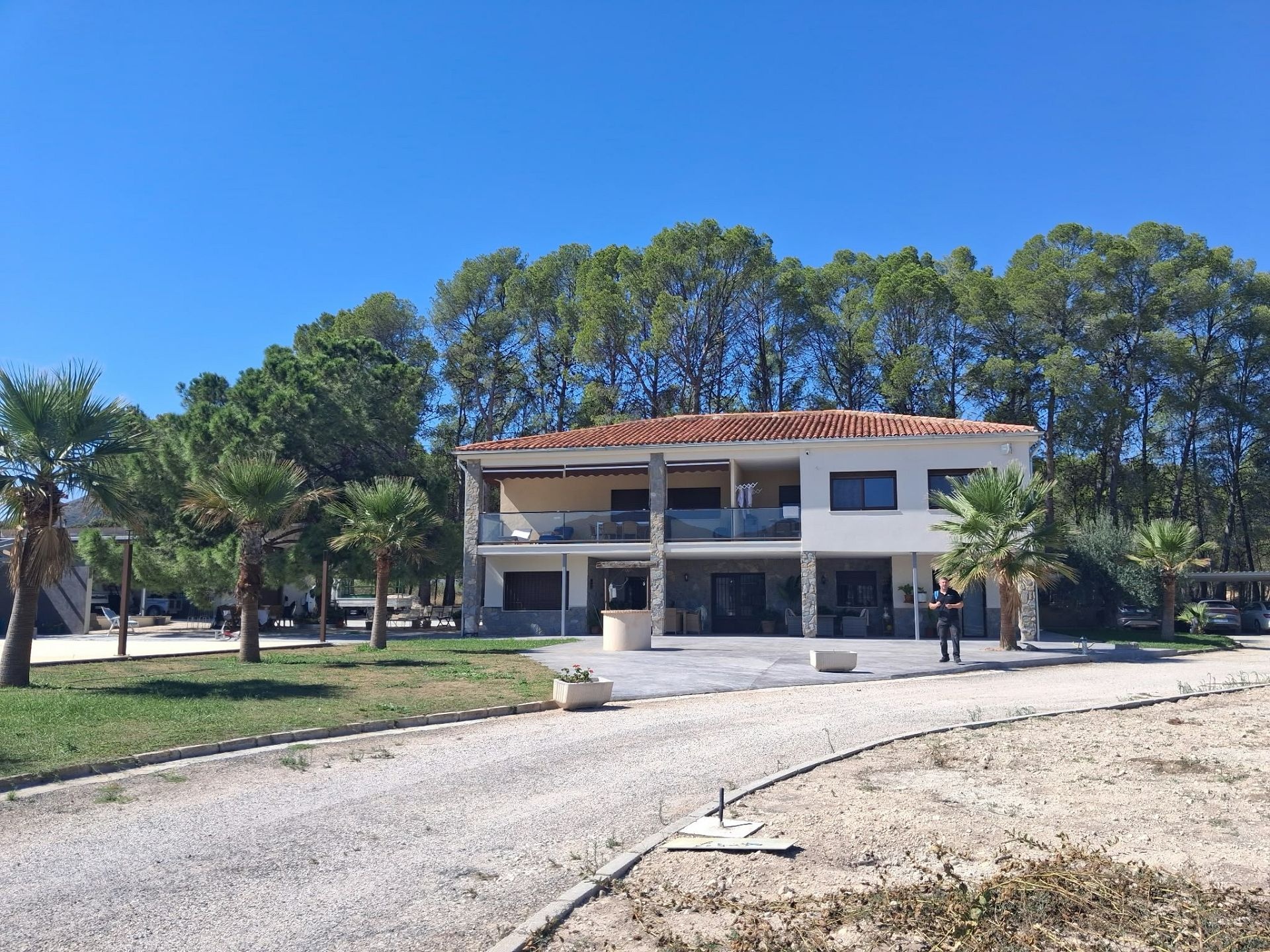 Resale - 7 Bedroom 5 Bathroom Villa in Sax -  - Alicante