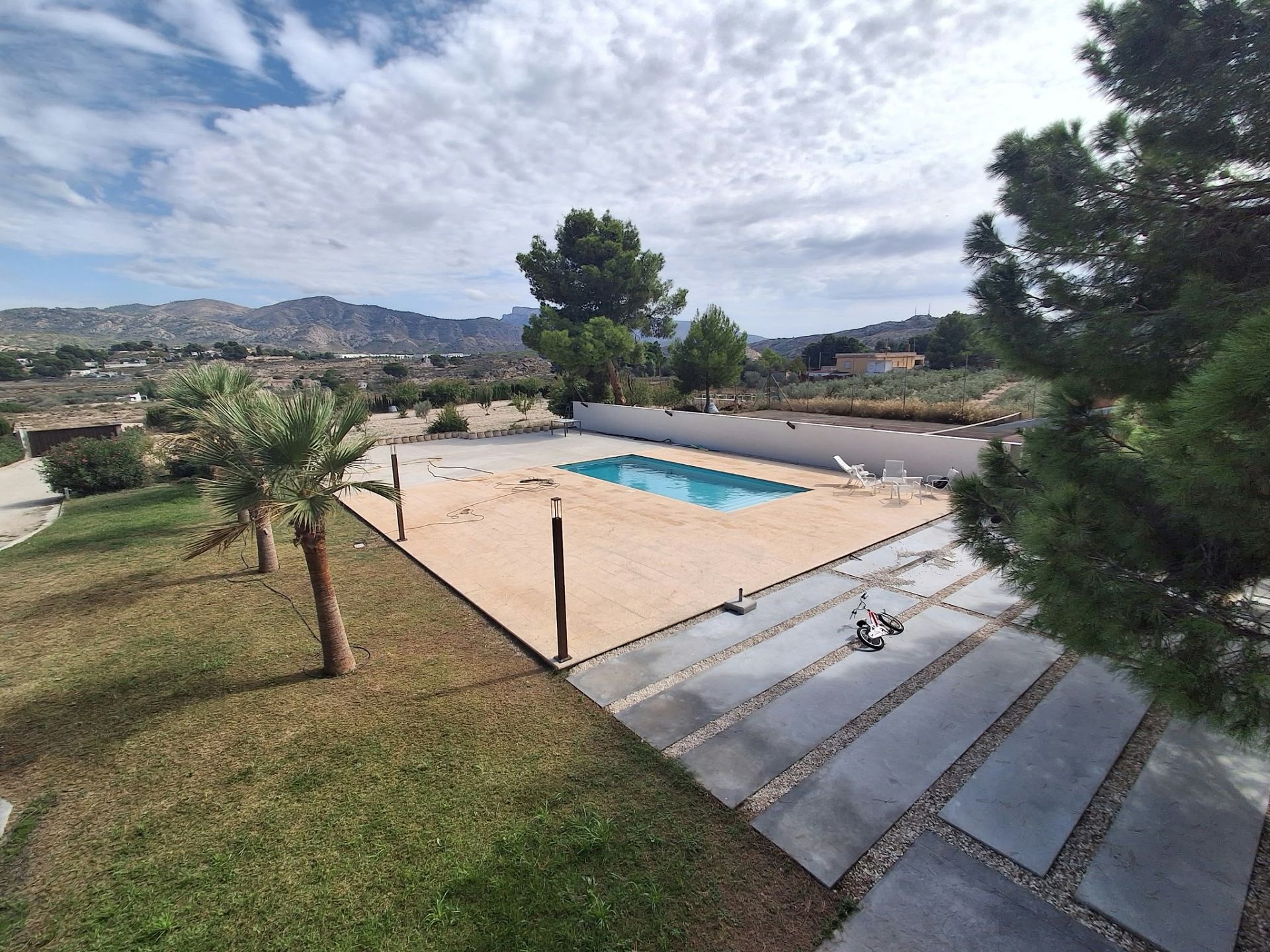 Resale - 7 Bedroom 5 Bathroom Villa in Sax -  - Alicante