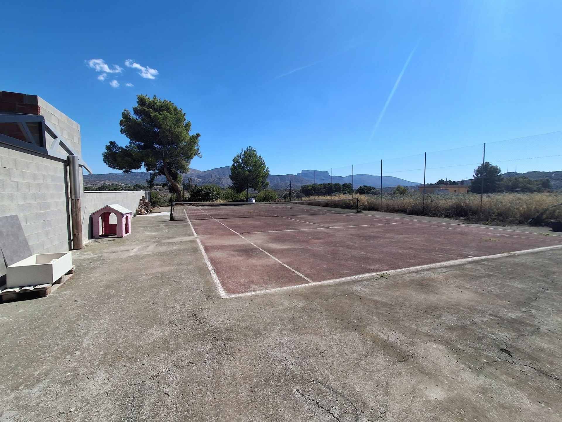 Resale - 7 Bedroom 5 Bathroom Villa in Sax -  - Alicante