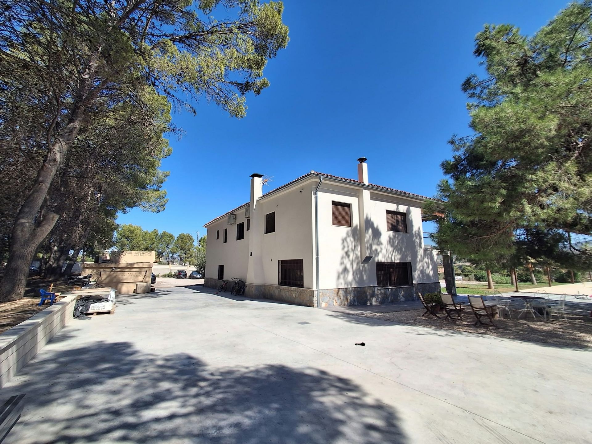 Resale - 7 Bedroom 5 Bathroom Villa in Sax -  - Alicante