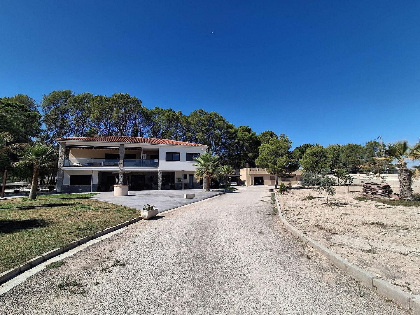 7 Bedroom 5 Bathroom Villa in Sax