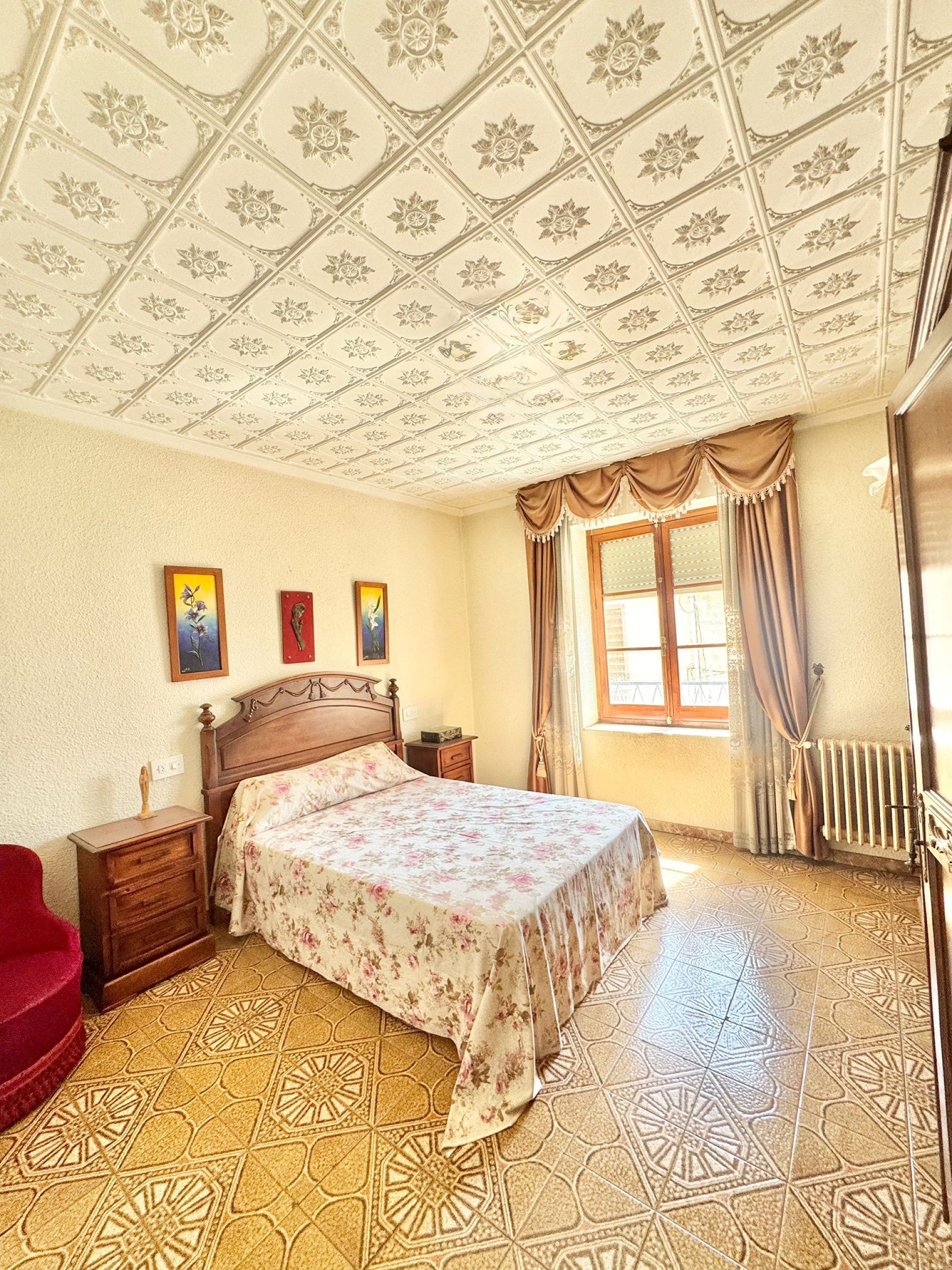 Resale - 10 Bedroom 4 Bathroom Townhouse in Pinoso -  - Alicante