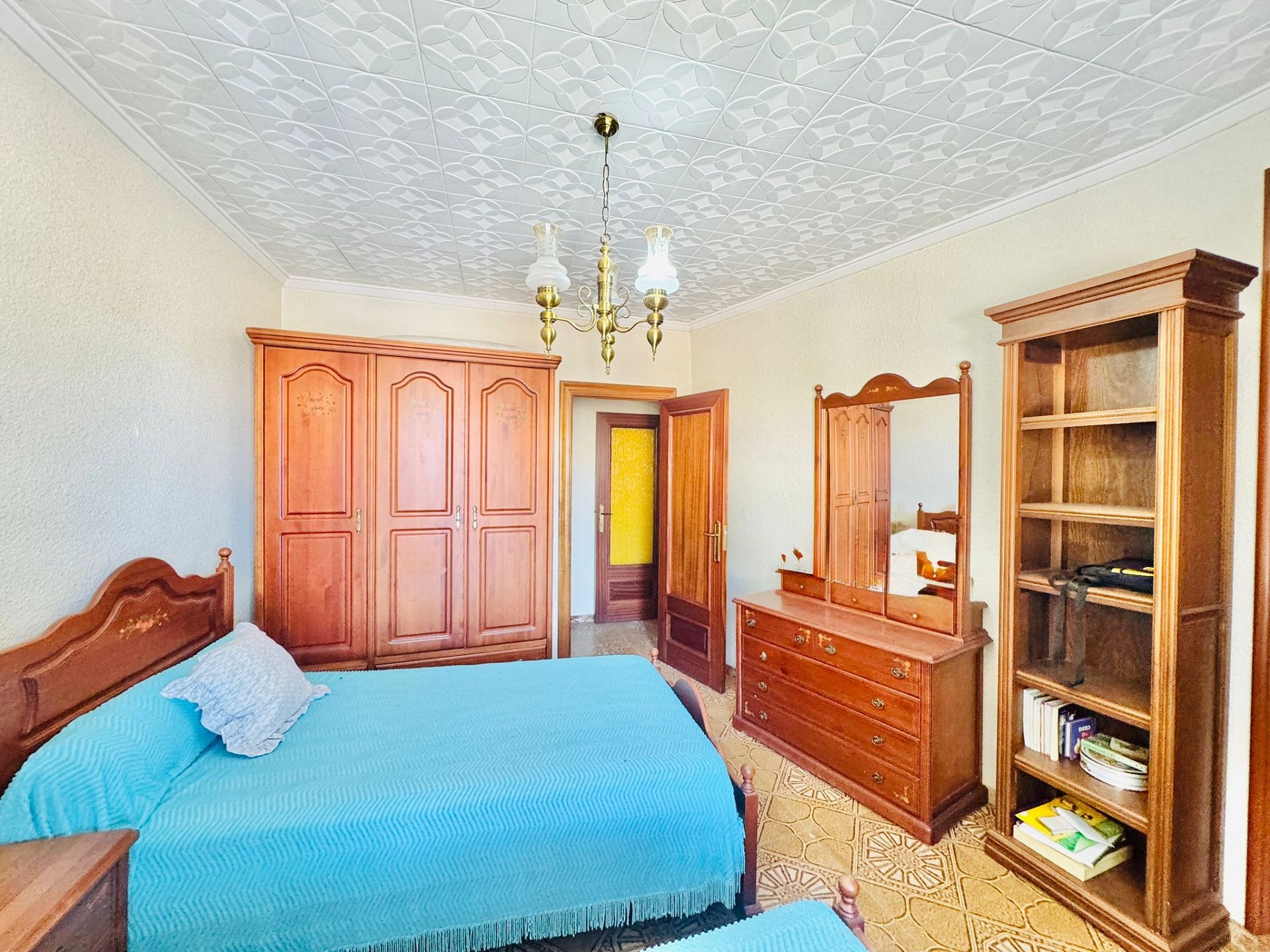 Resale - 10 Bedroom 4 Bathroom Townhouse in Pinoso -  - Alicante