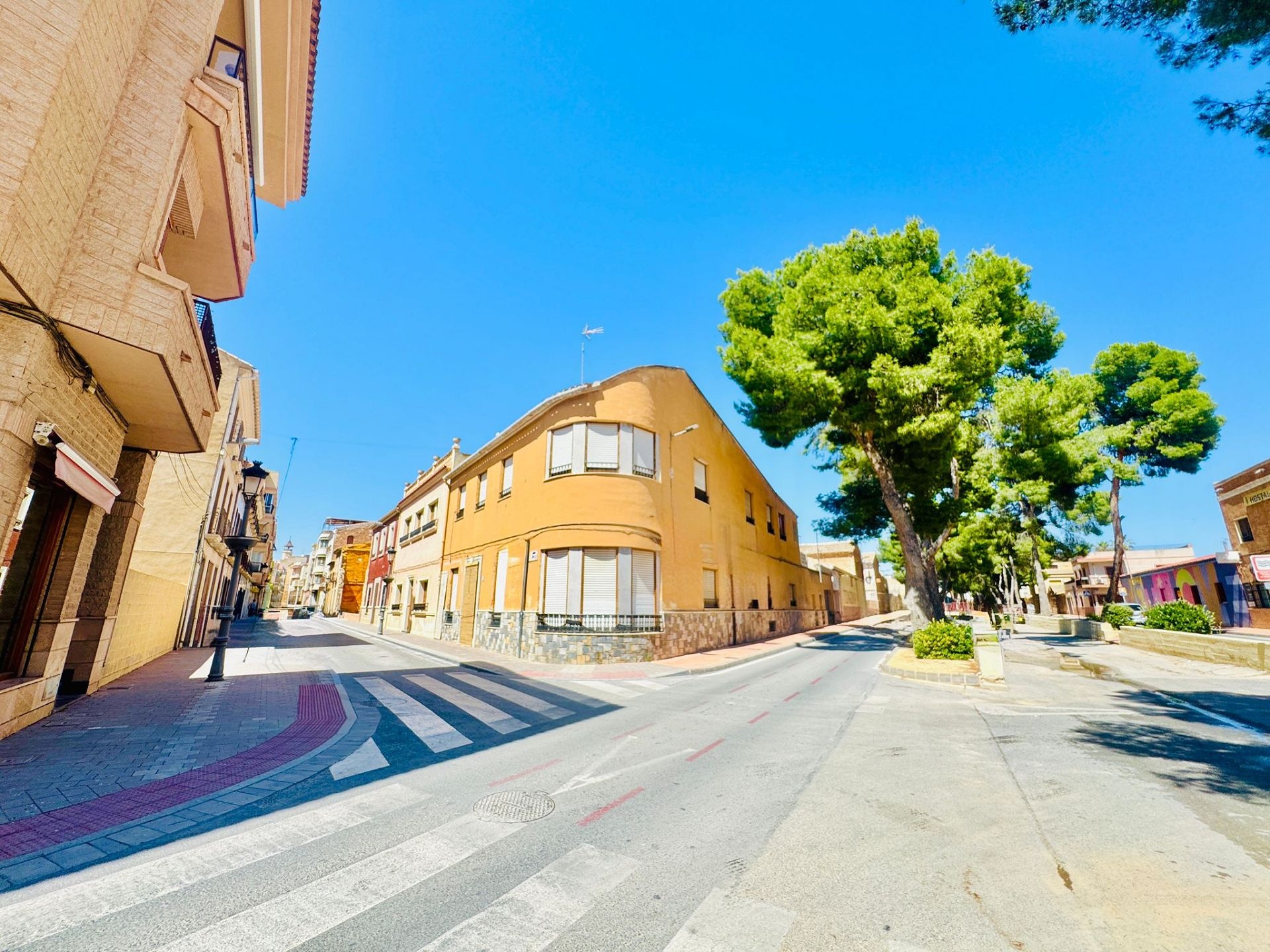 Resale - 10 Bedroom 4 Bathroom Townhouse in Pinoso -  - Alicante