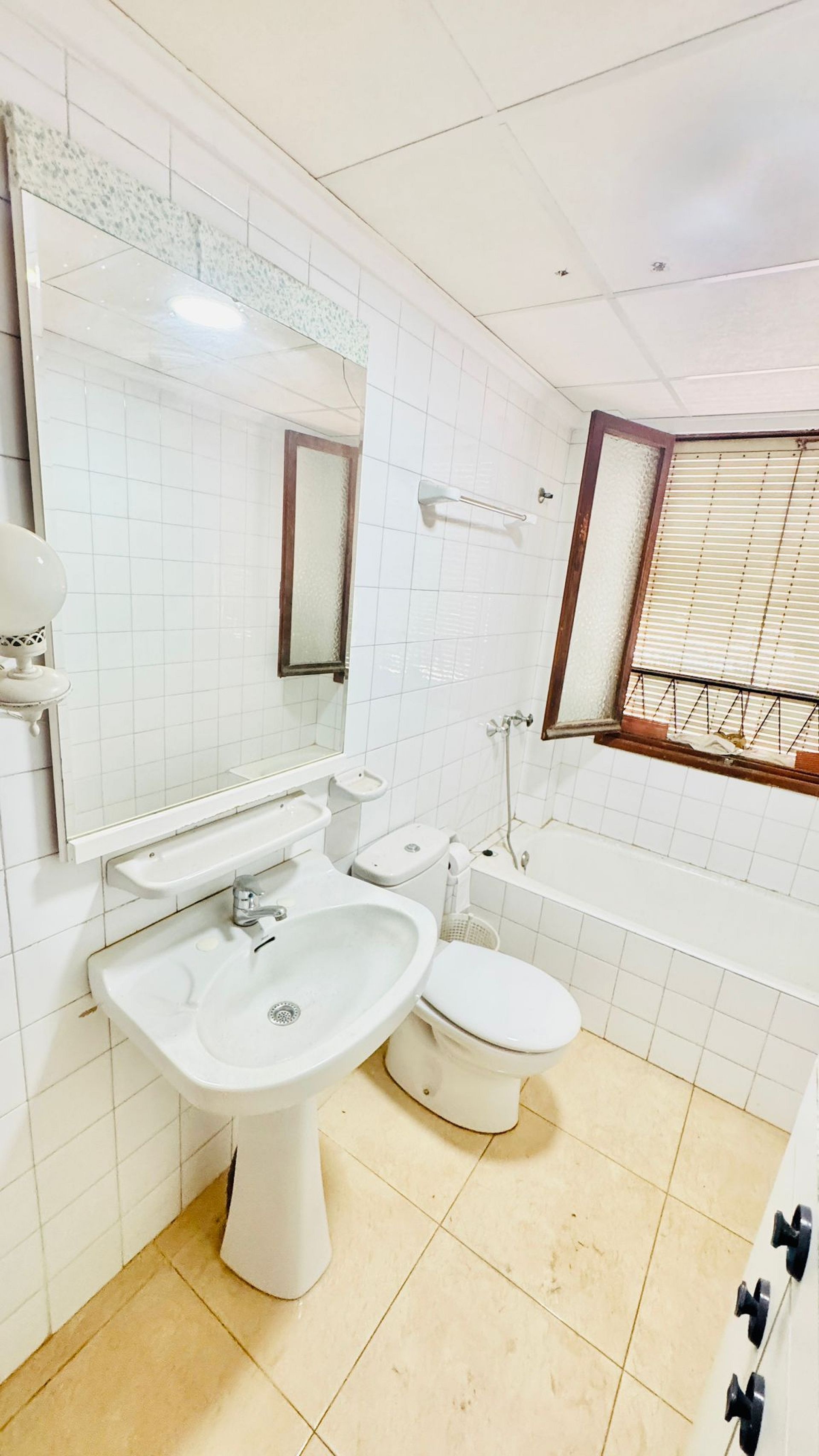 Resale - 10 Bedroom 4 Bathroom Townhouse in Pinoso -  - Alicante