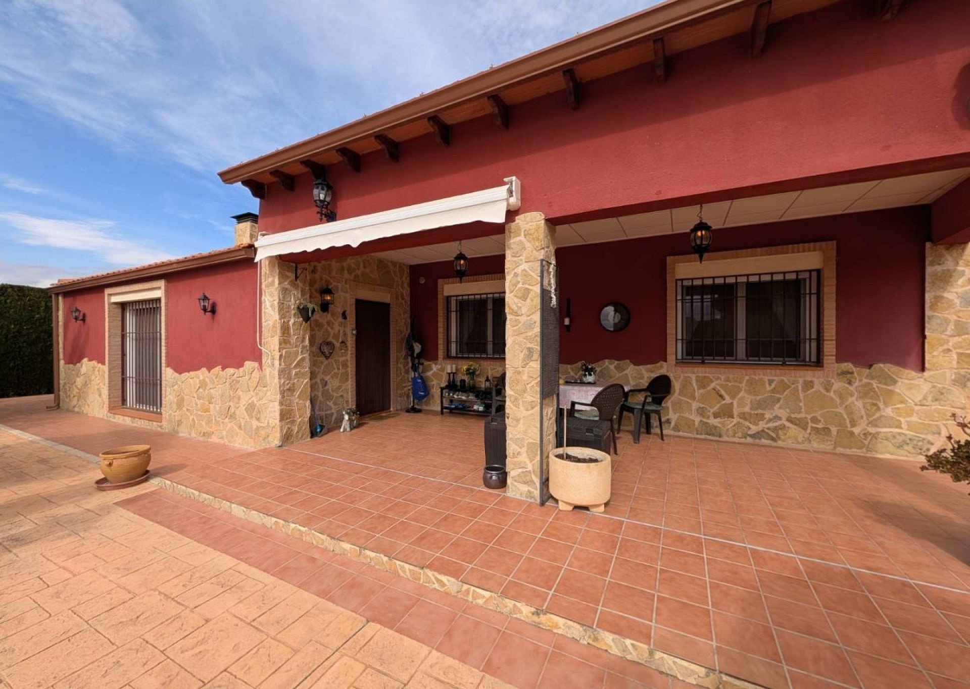 Resale - 4 Bedroom 3 Bathroom Finca in Sax -  - Alicante