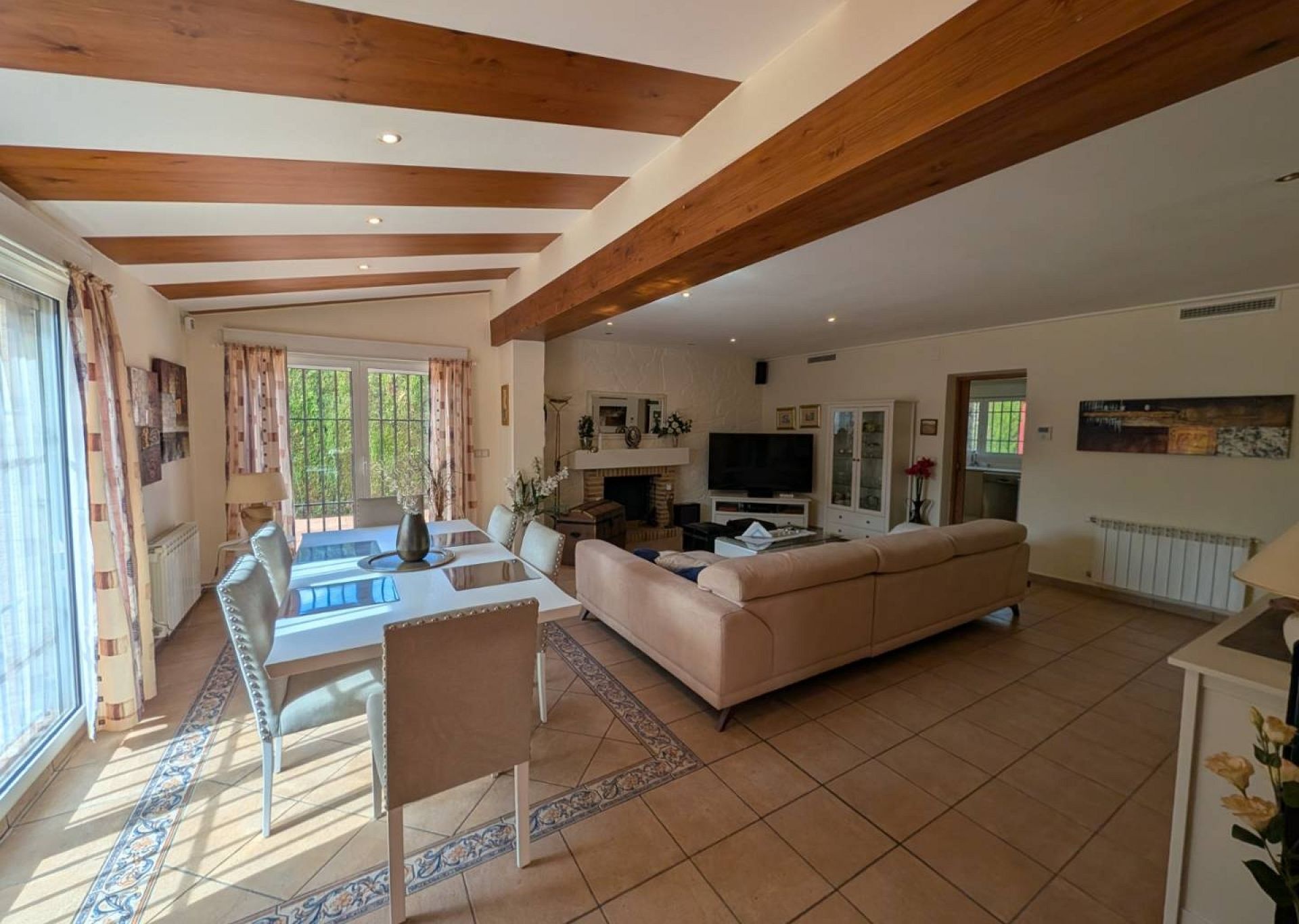 Resale - 4 Bedroom 3 Bathroom Finca in Sax -  - Alicante