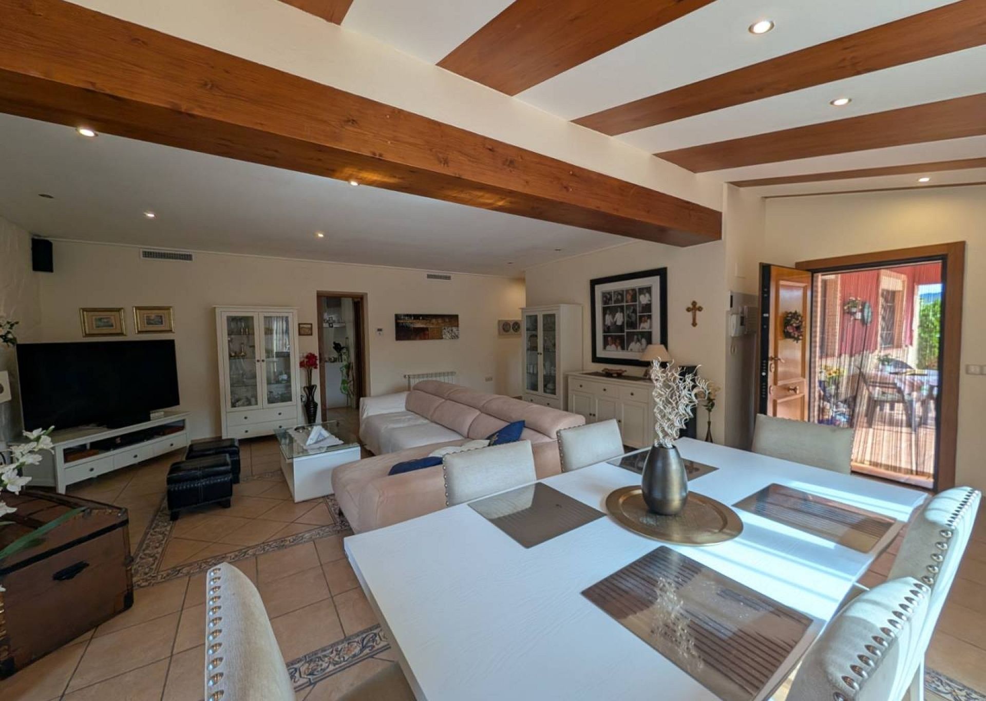 Resale - 4 Bedroom 3 Bathroom Finca in Sax -  - Alicante