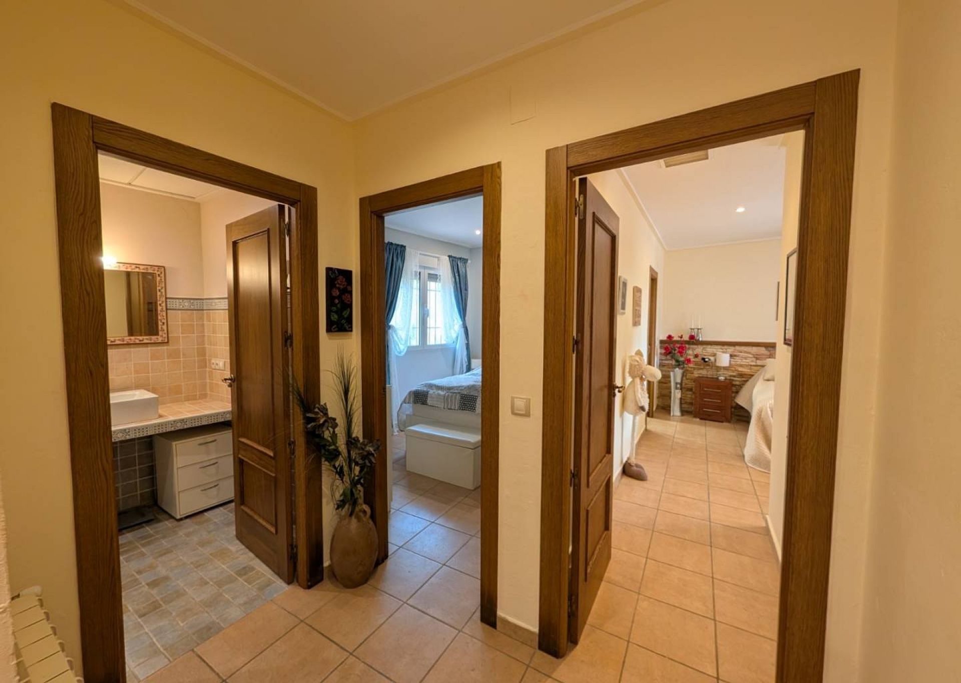 Resale - 4 Bedroom 3 Bathroom Finca in Sax -  - Alicante