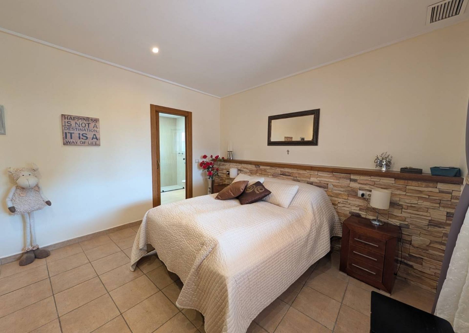 Resale - 4 Bedroom 3 Bathroom Finca in Sax -  - Alicante