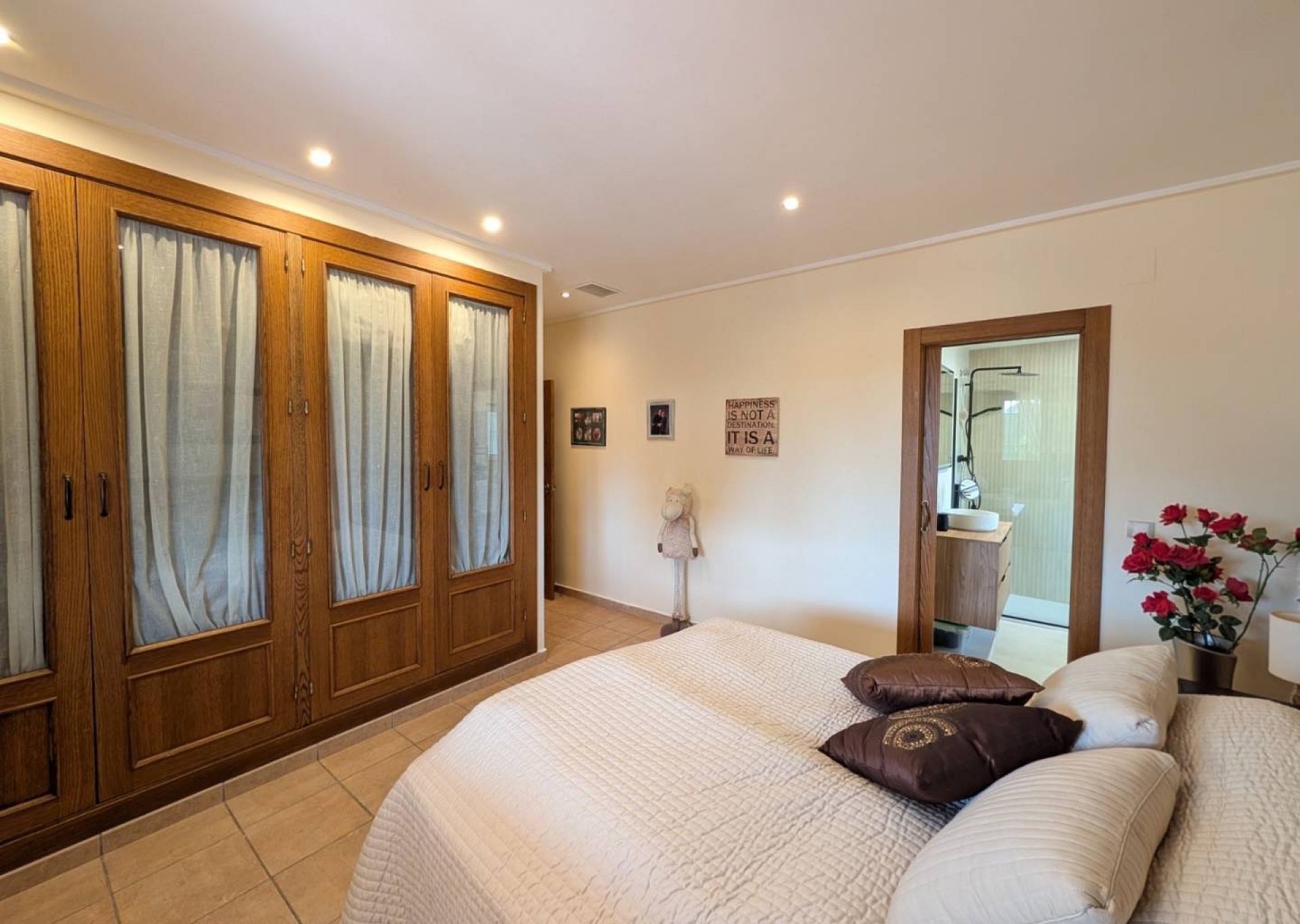 Resale - 4 Bedroom 3 Bathroom Finca in Sax -  - Alicante