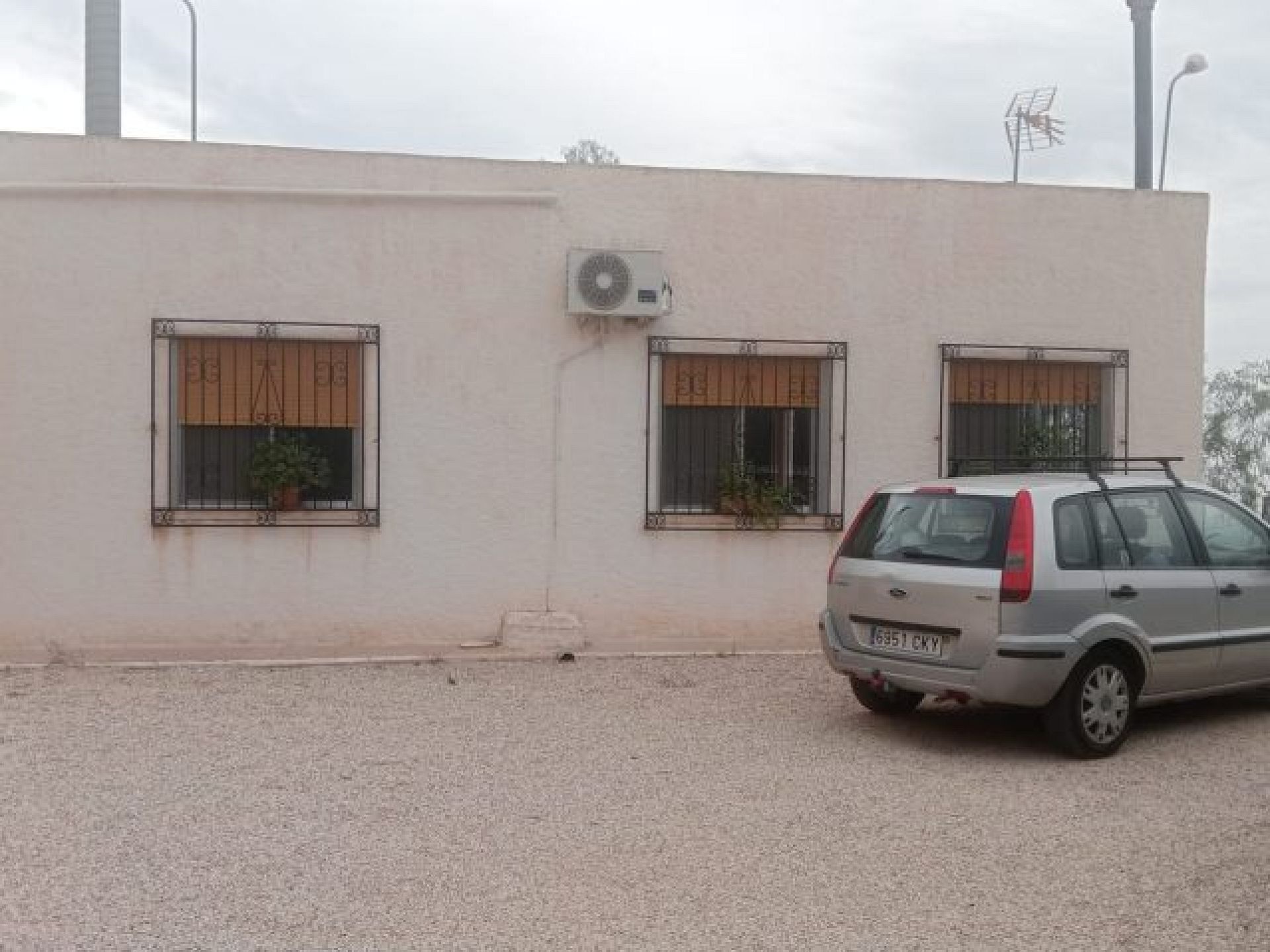 Resale - 4 Bedroom 1 Bathroom Finca in Crevillente -  - Alicante