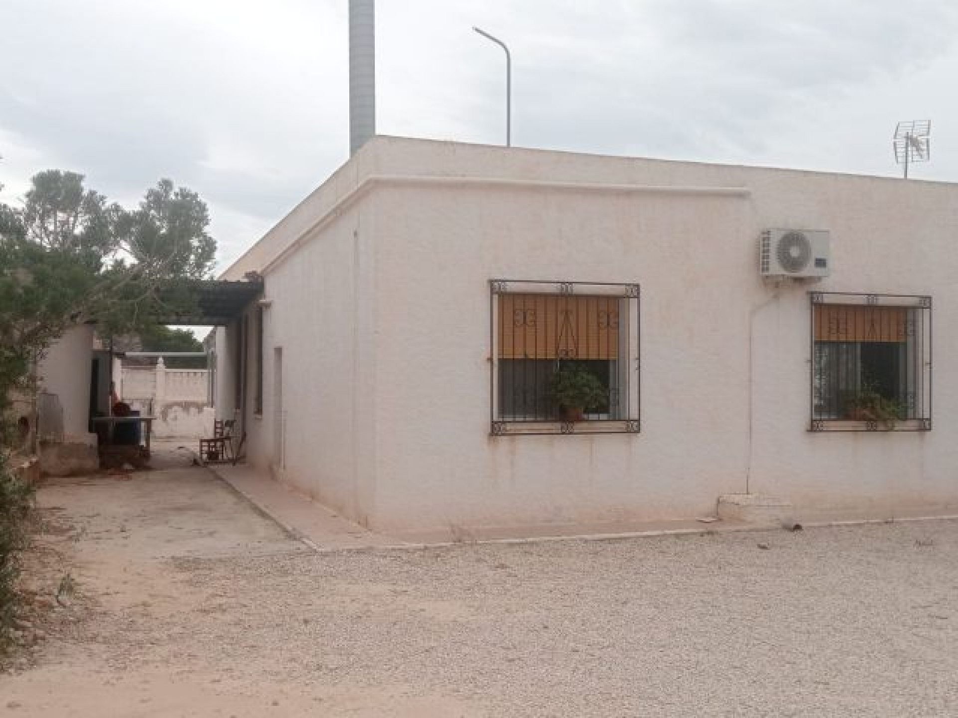 Resale - 4 Bedroom 1 Bathroom Finca in Crevillente -  - Alicante