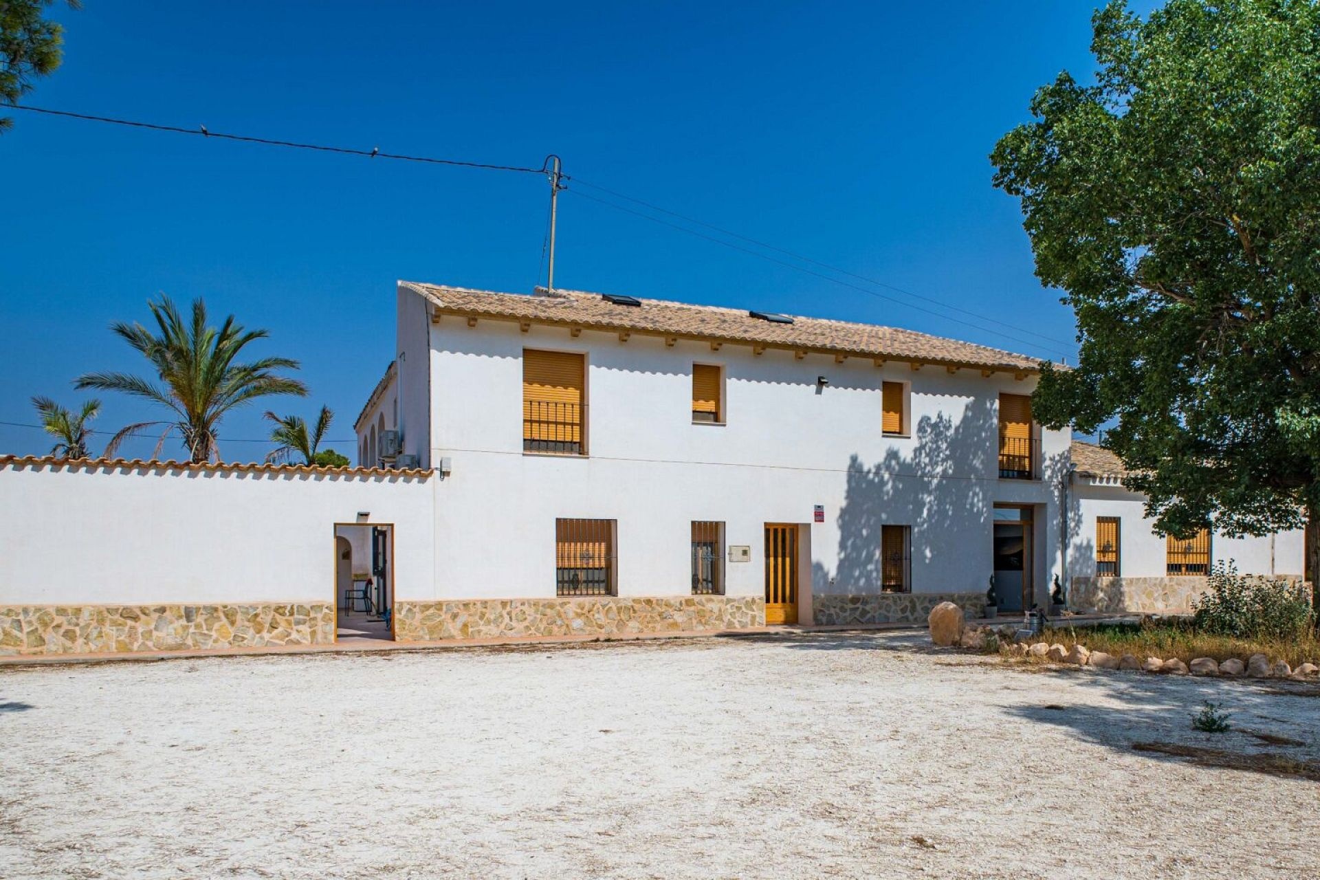 Resale - 5 Bedroom 5 Bathroom Country house in Pinoso -  - Alicante