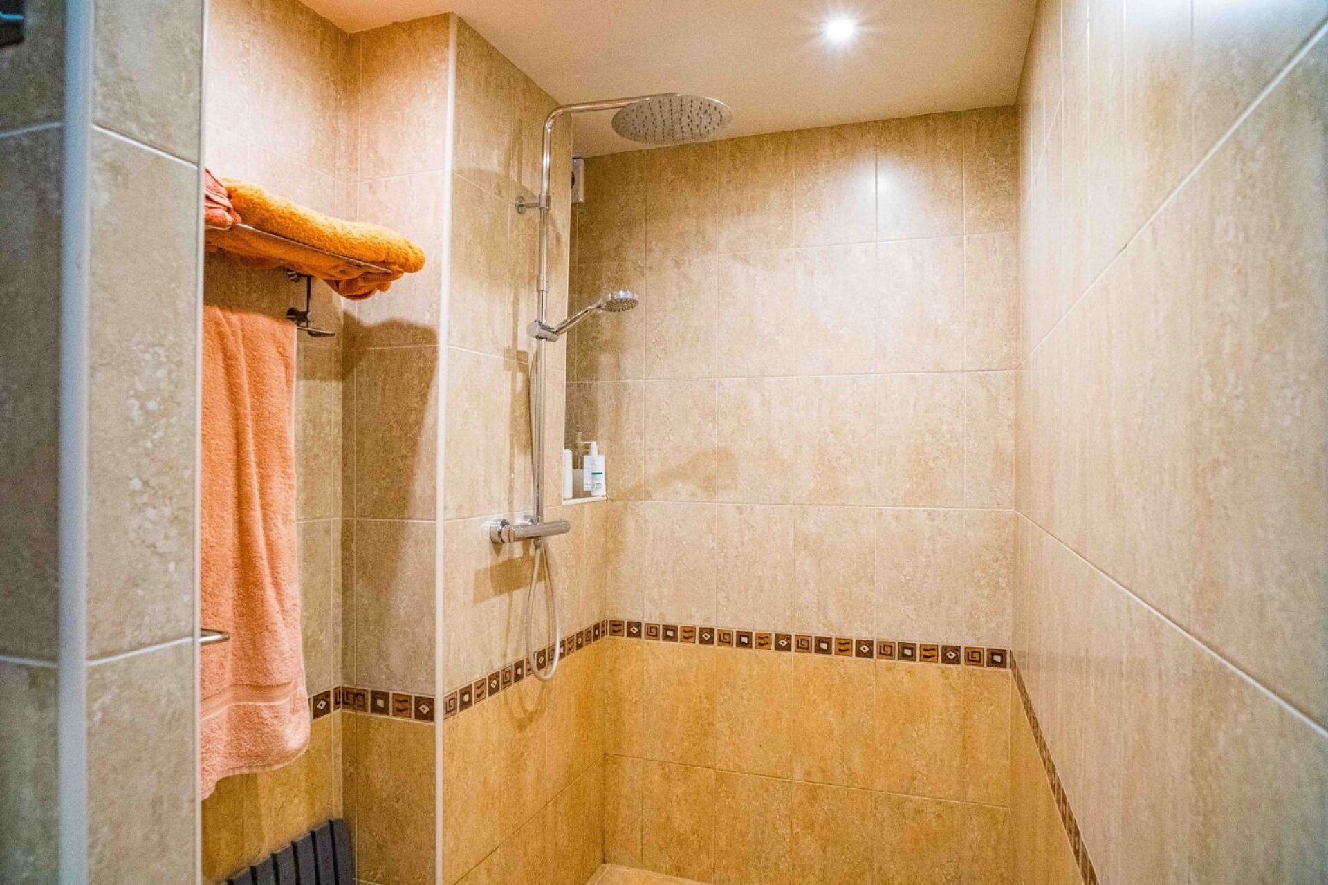Resale - 5 Bedroom 5 Bathroom Country house in Pinoso -  - Alicante
