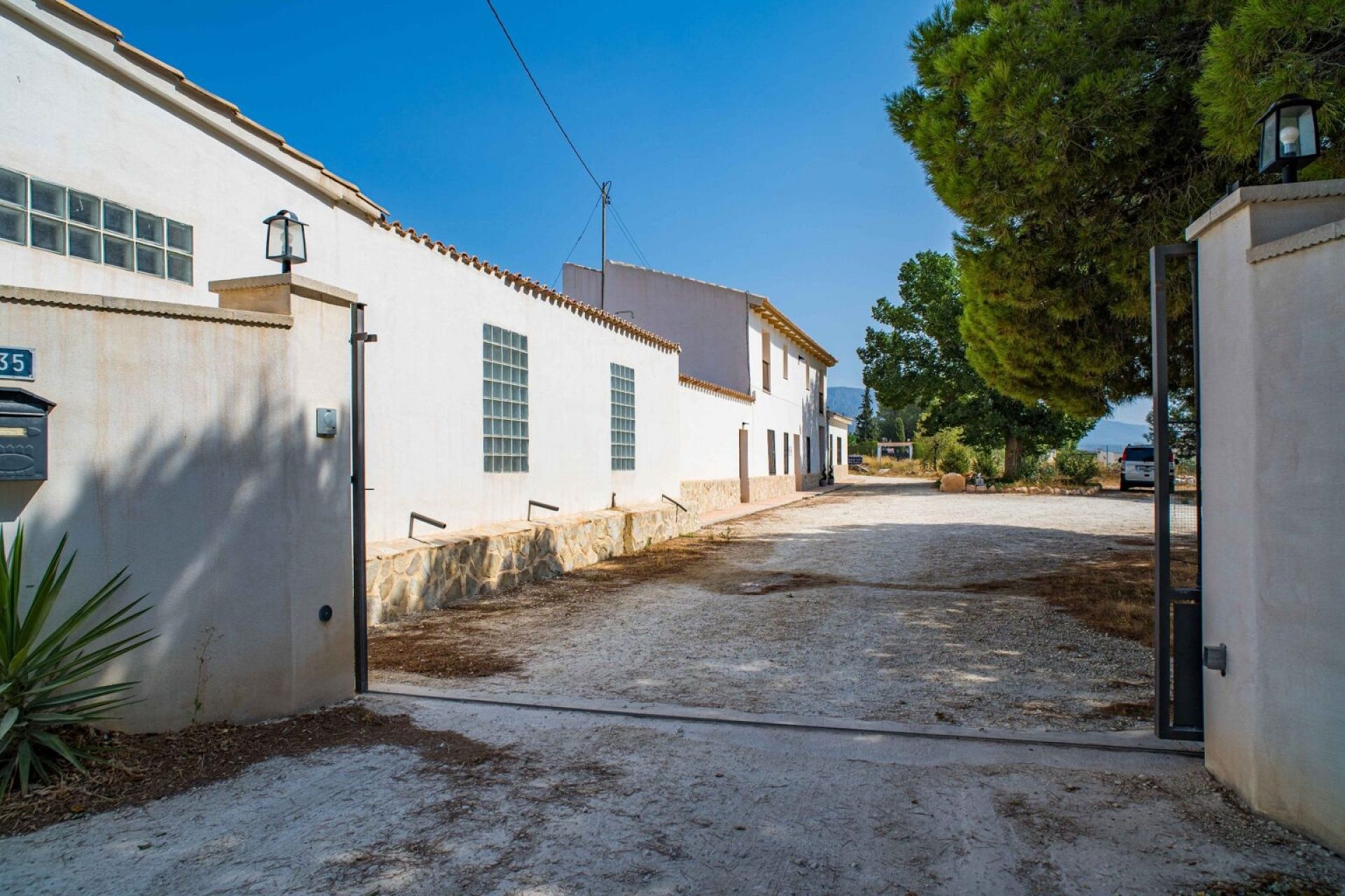 Resale - 5 Bedroom 5 Bathroom Country house in Pinoso -  - Alicante