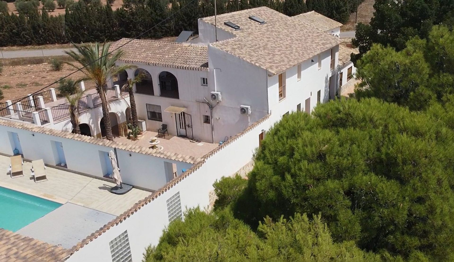 Resale - 5 Bedroom 5 Bathroom Country house in Pinoso -  - Alicante