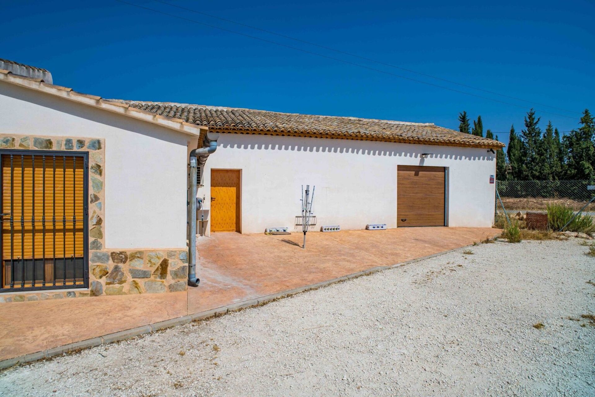 Resale - 5 Bedroom 5 Bathroom Country house in Pinoso -  - Alicante