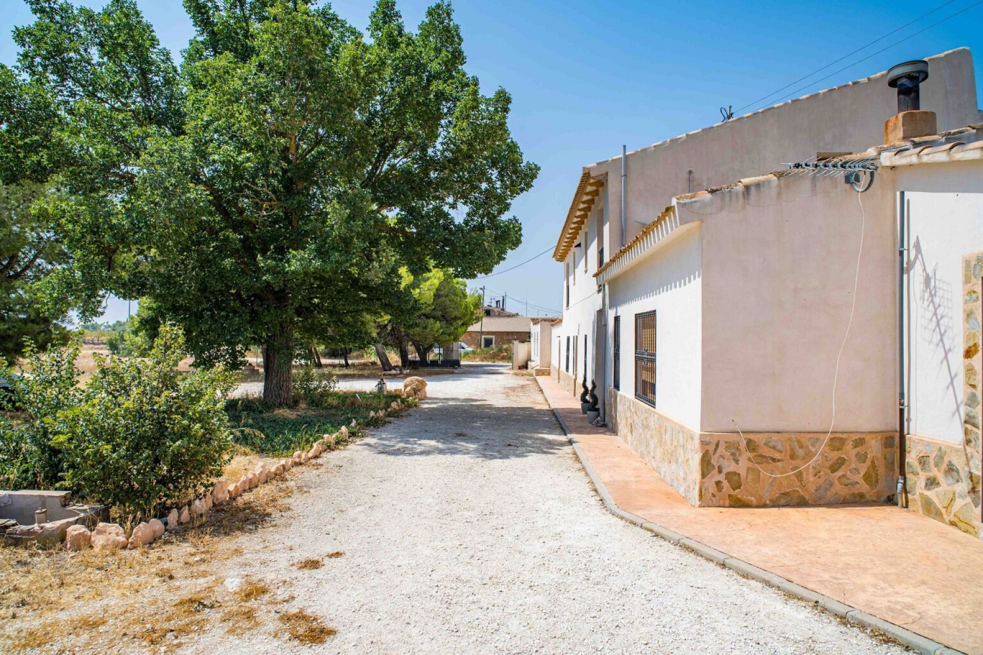 Resale - 5 Bedroom 5 Bathroom Country house in Pinoso -  - Alicante