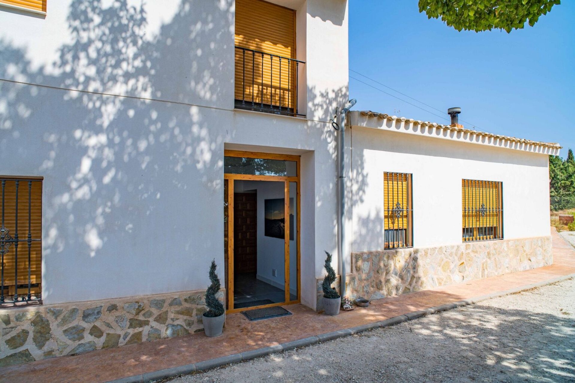 Resale - 5 Bedroom 5 Bathroom Country house in Pinoso -  - Alicante