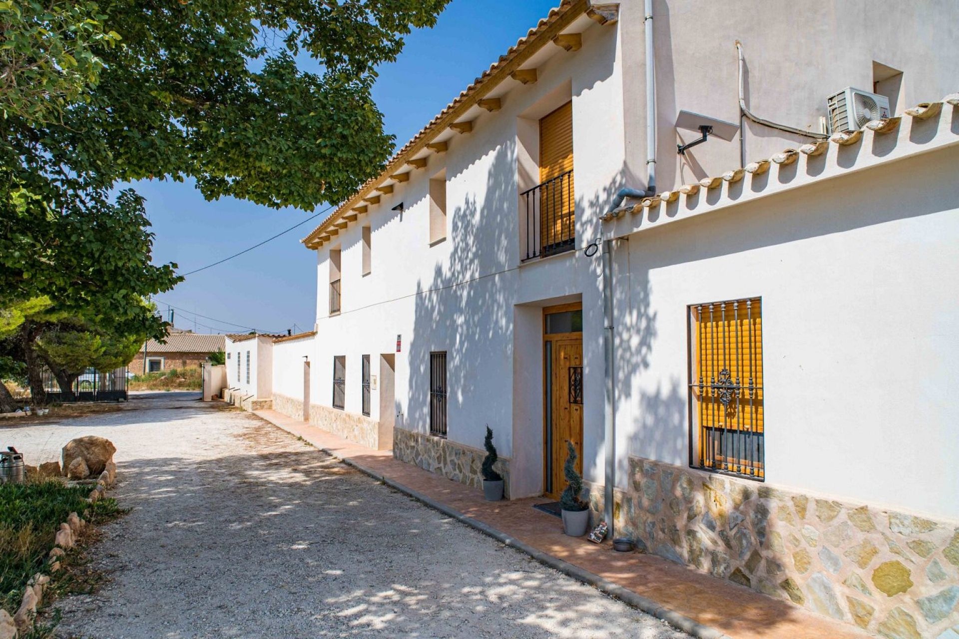 Resale - 5 Bedroom 5 Bathroom Country house in Pinoso -  - Alicante